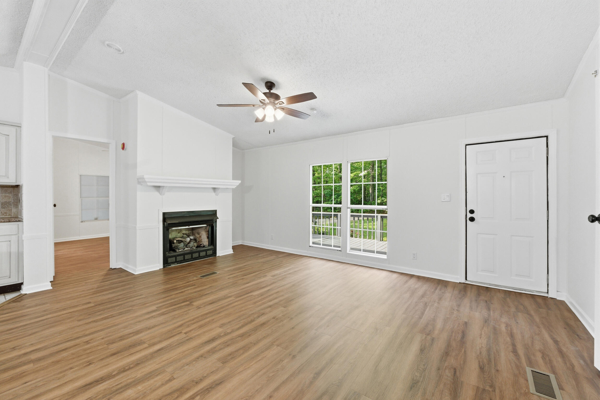 2404 Dove Lane