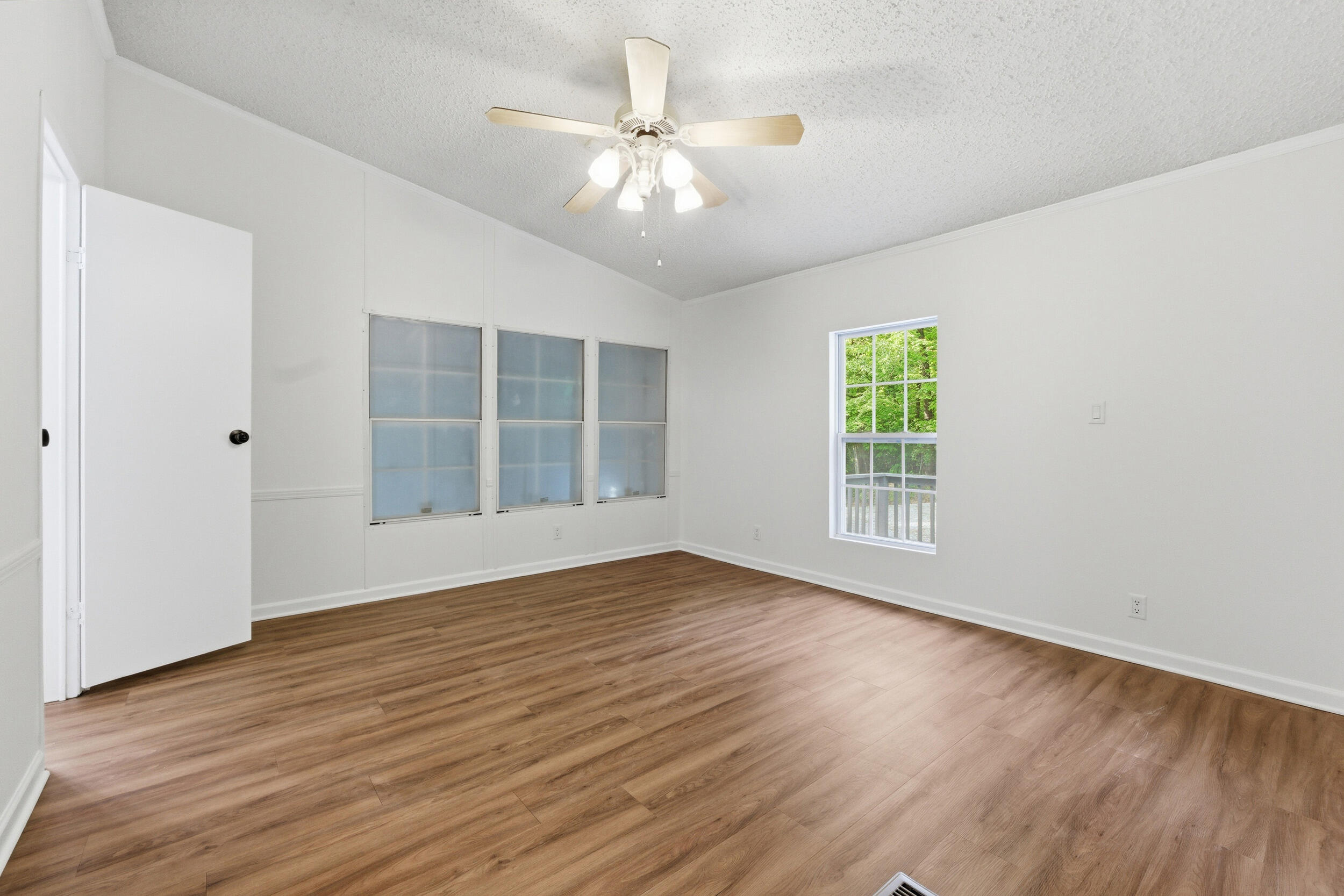 2404 Dove Lane