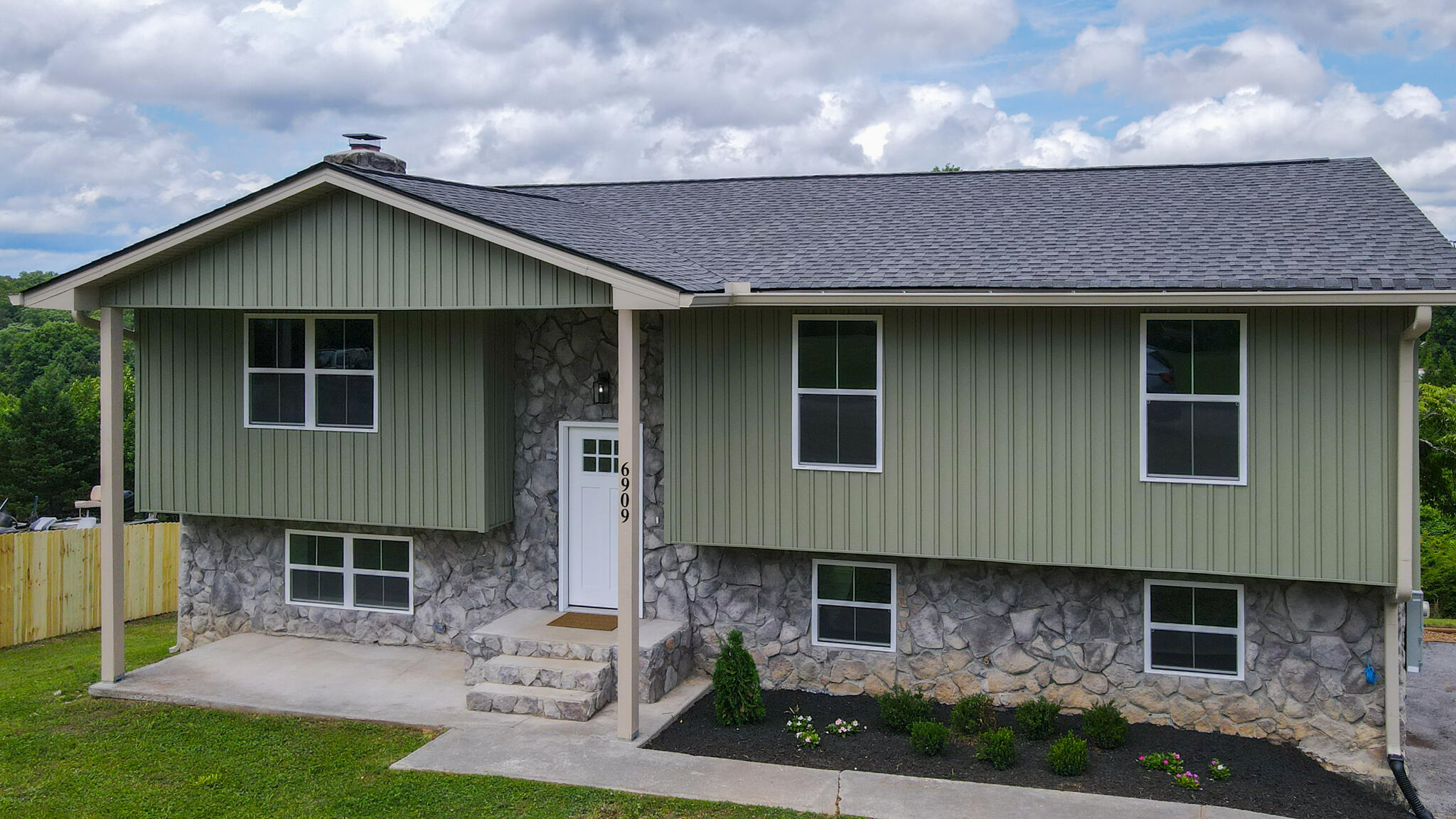 6909 Sandy Cove Drive