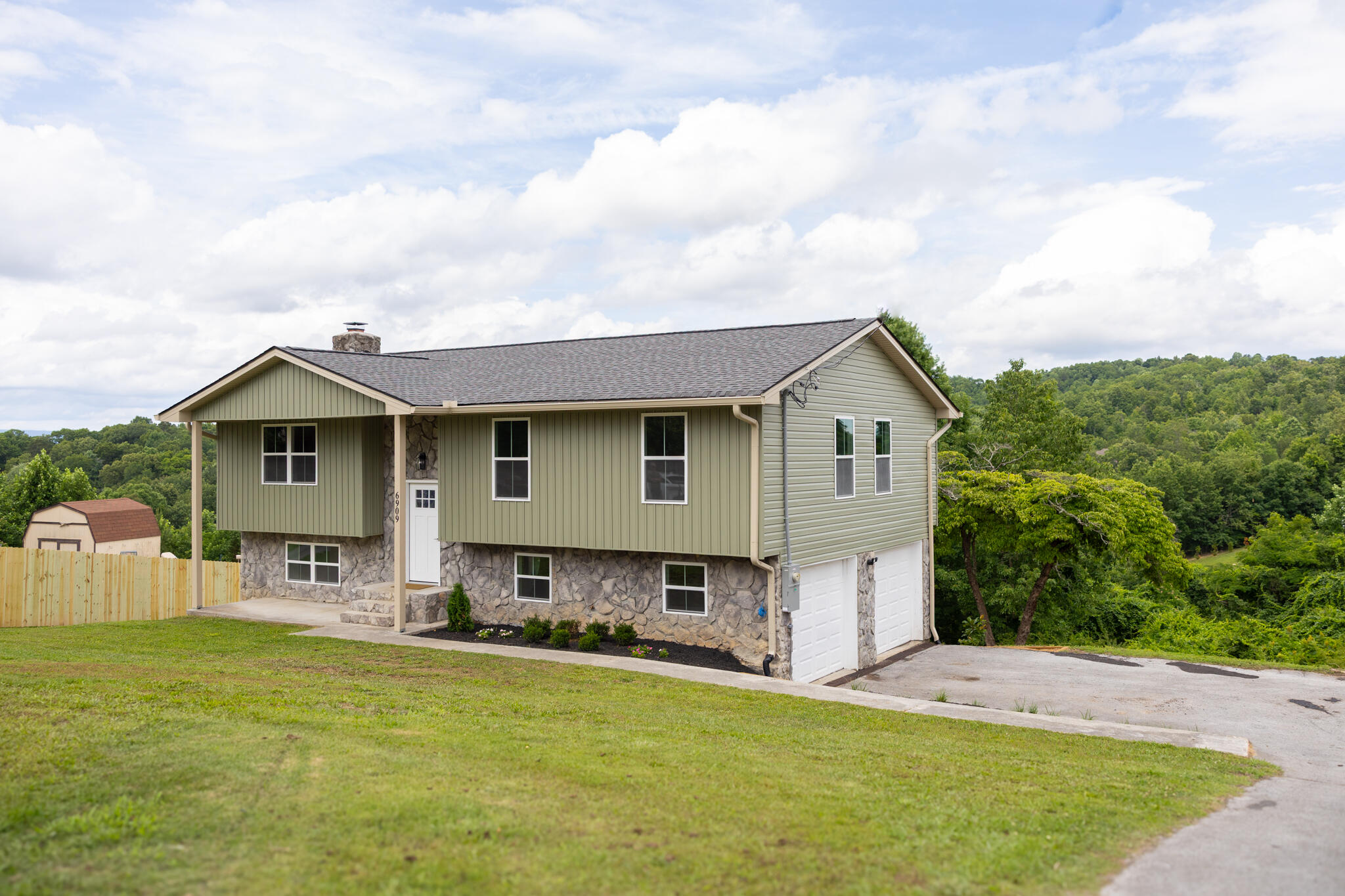 6909 Sandy Cove Drive