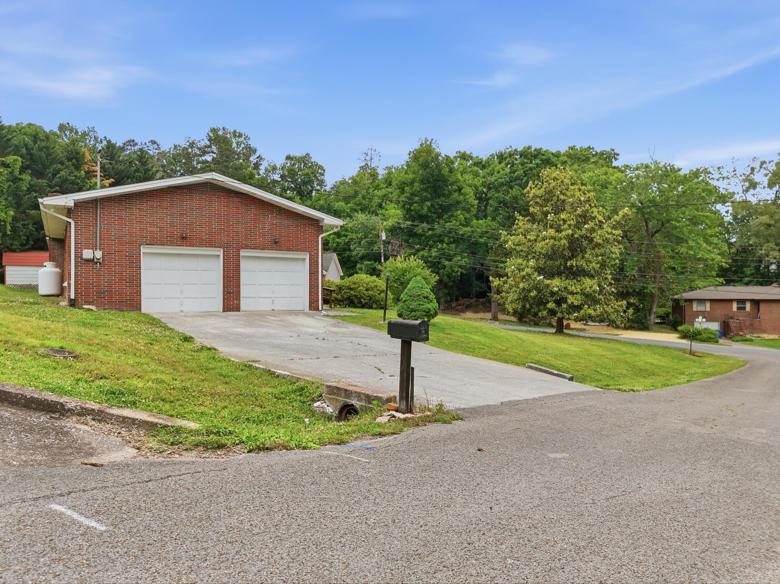 5 Montayne Drive