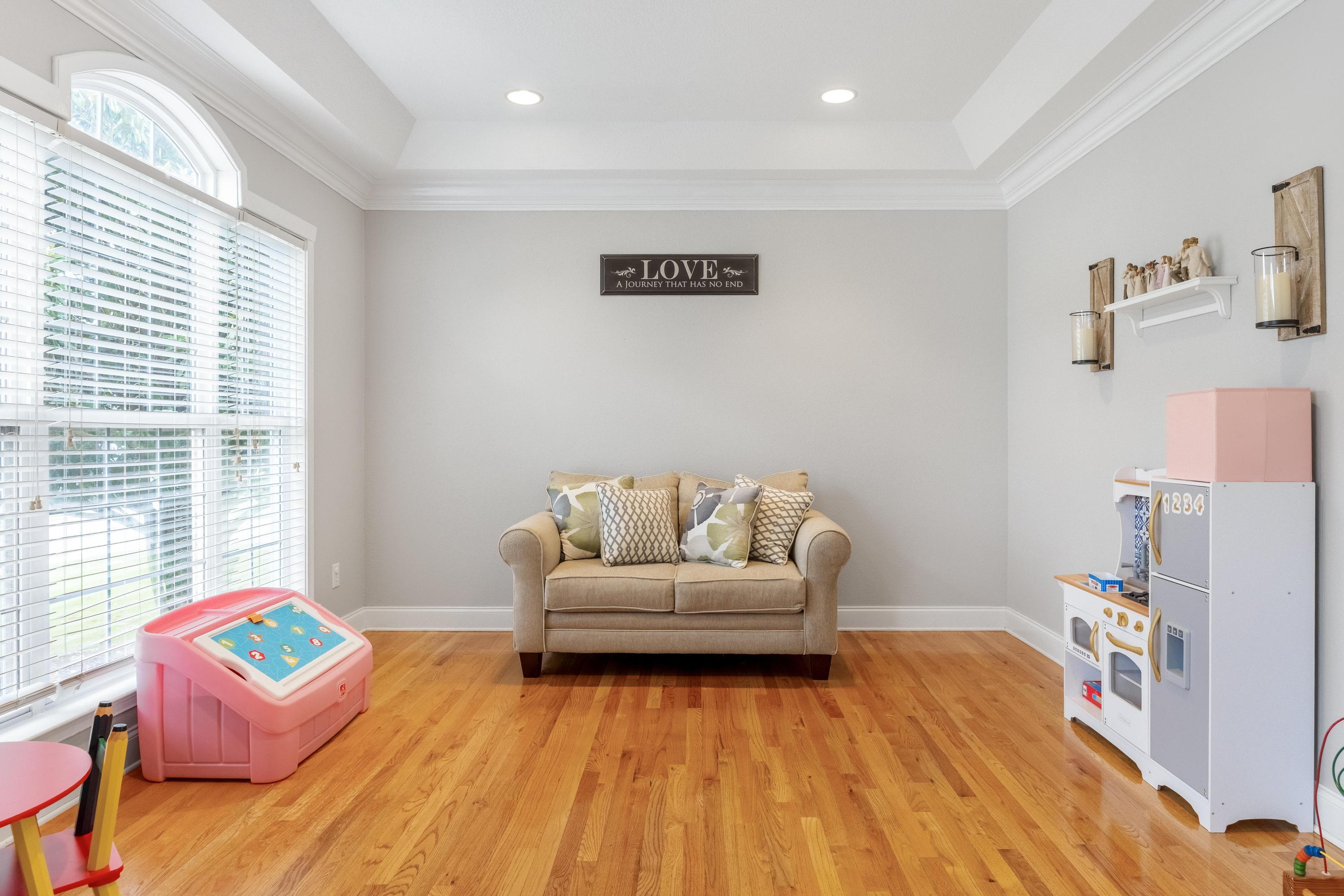 418 Champagne Circle