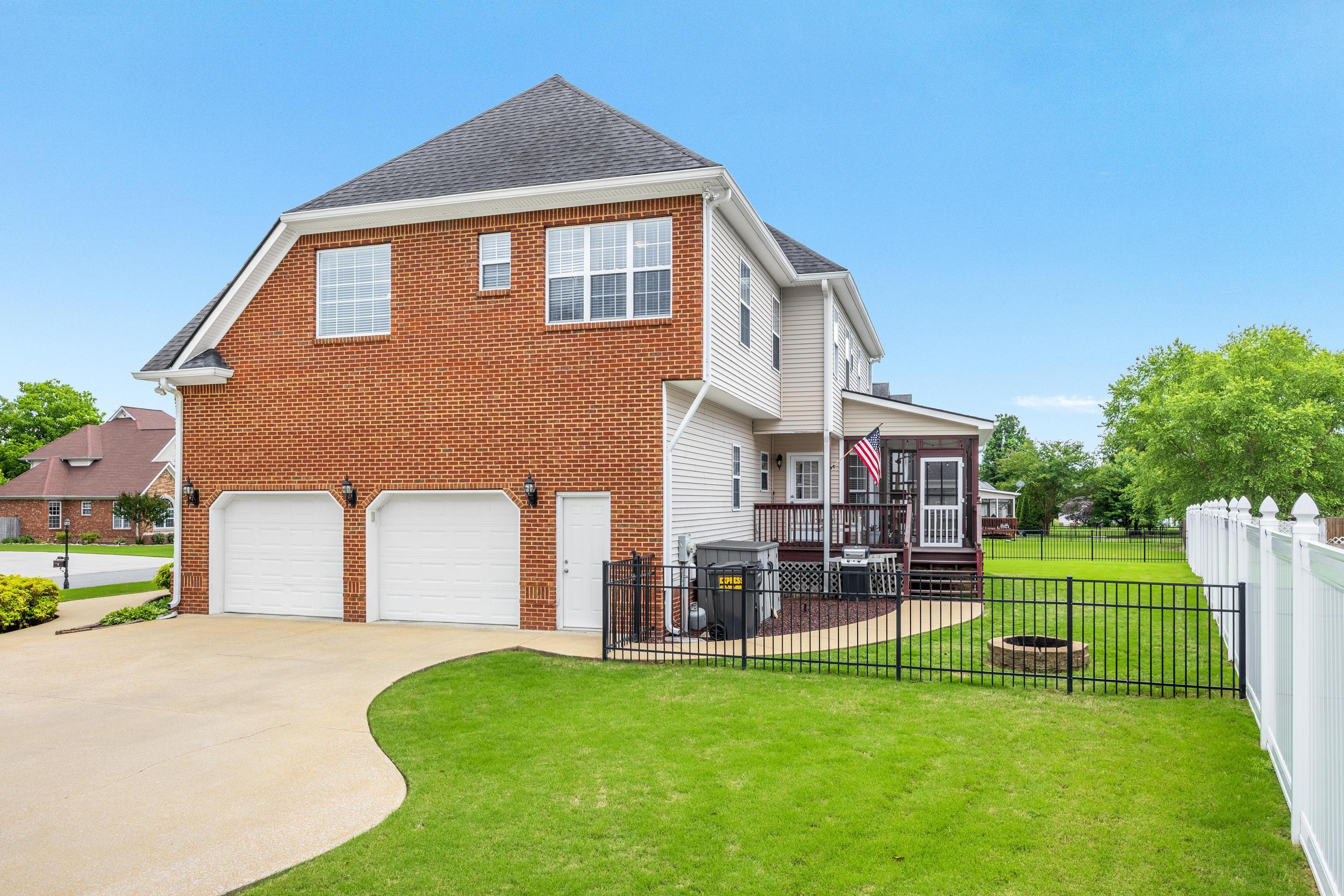 418 Champagne Circle