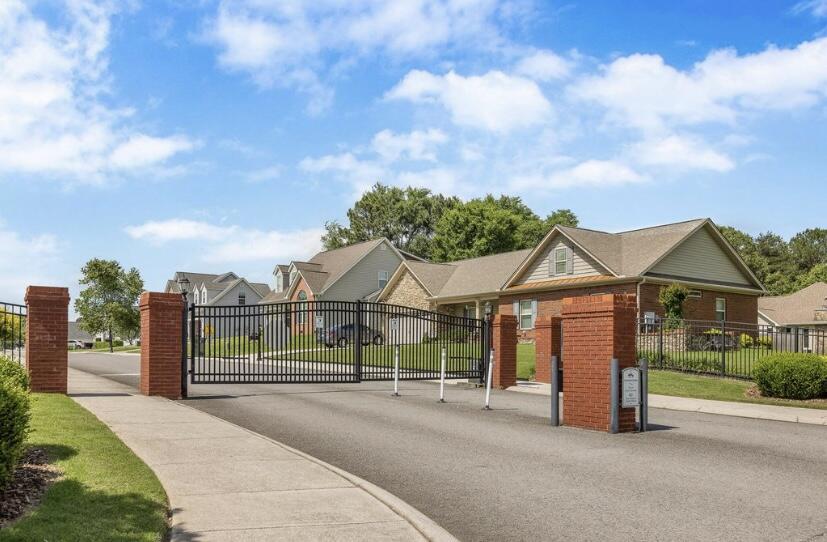 647 Peachtree Circle