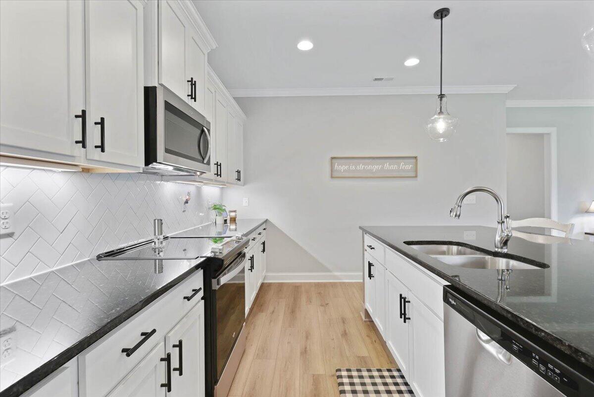 8794 Knolling Loop, 43