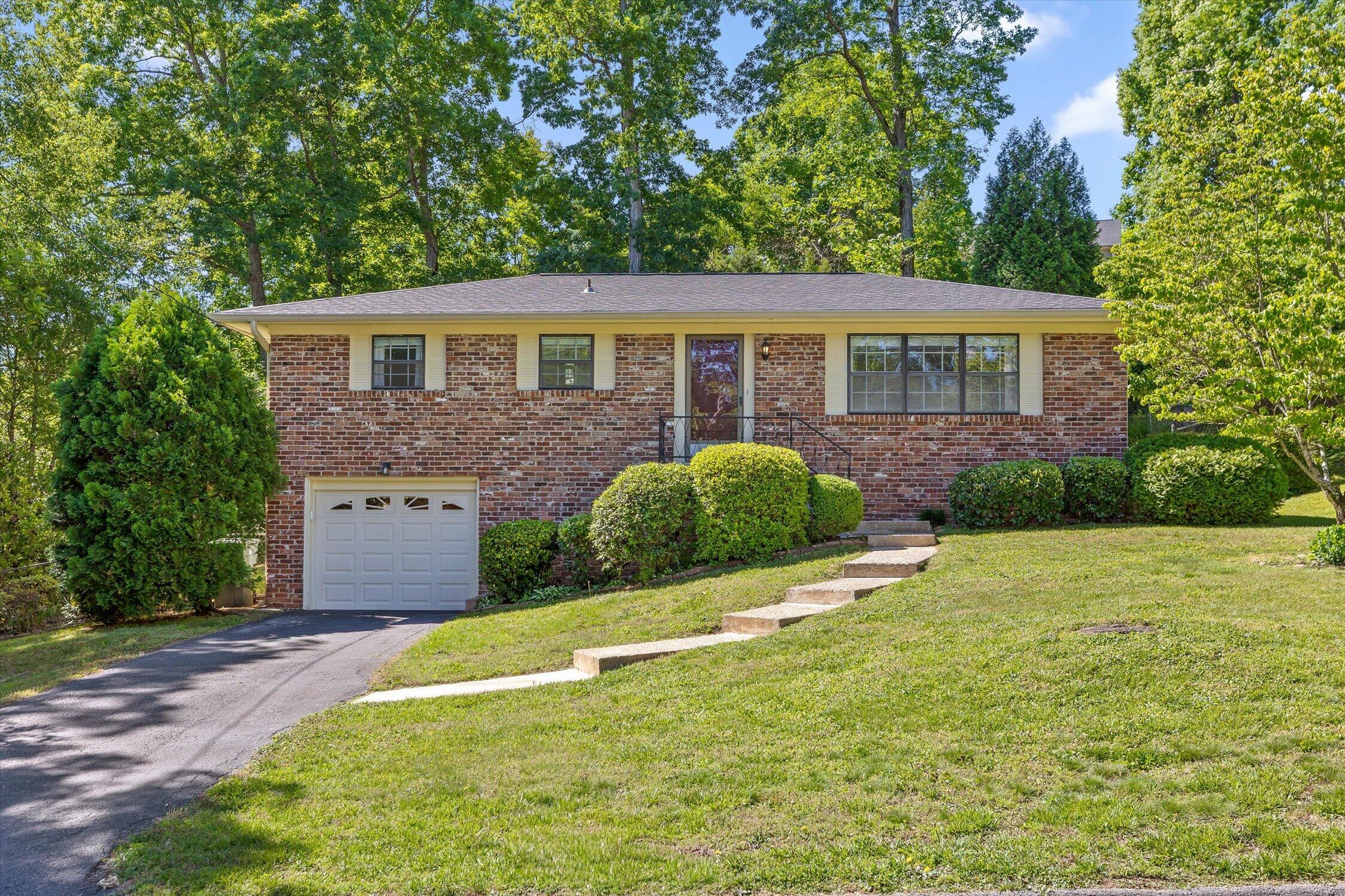 1324 Easy Lane