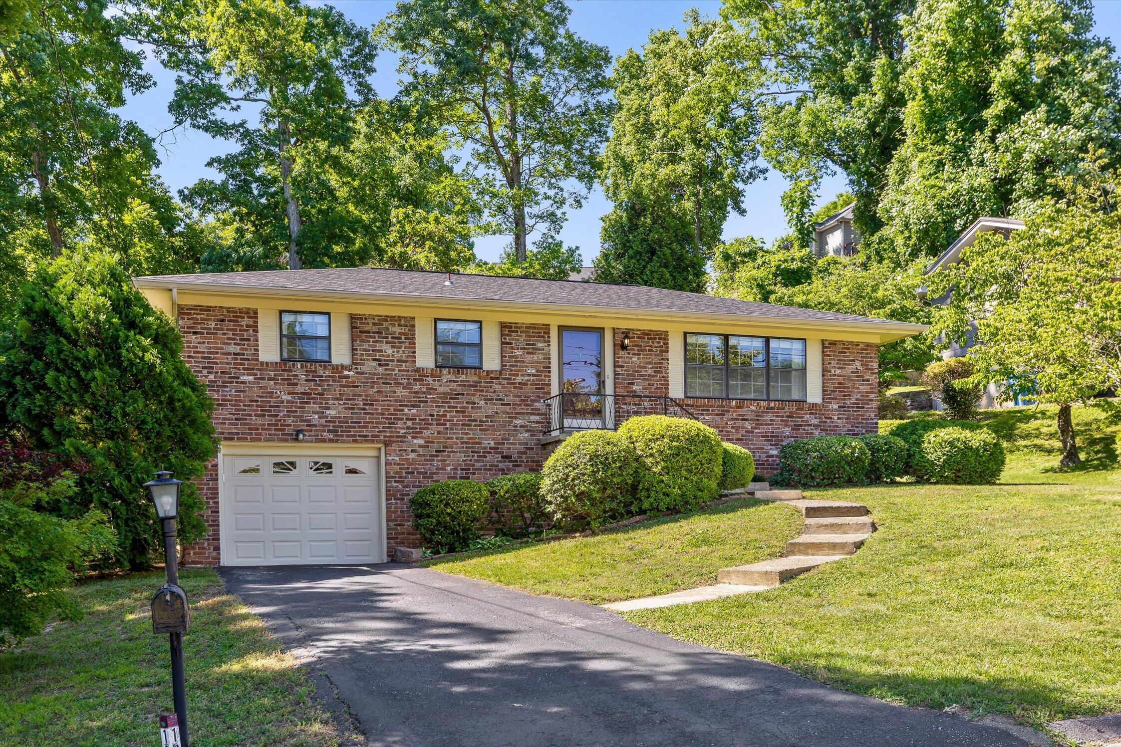 1324 Easy Lane