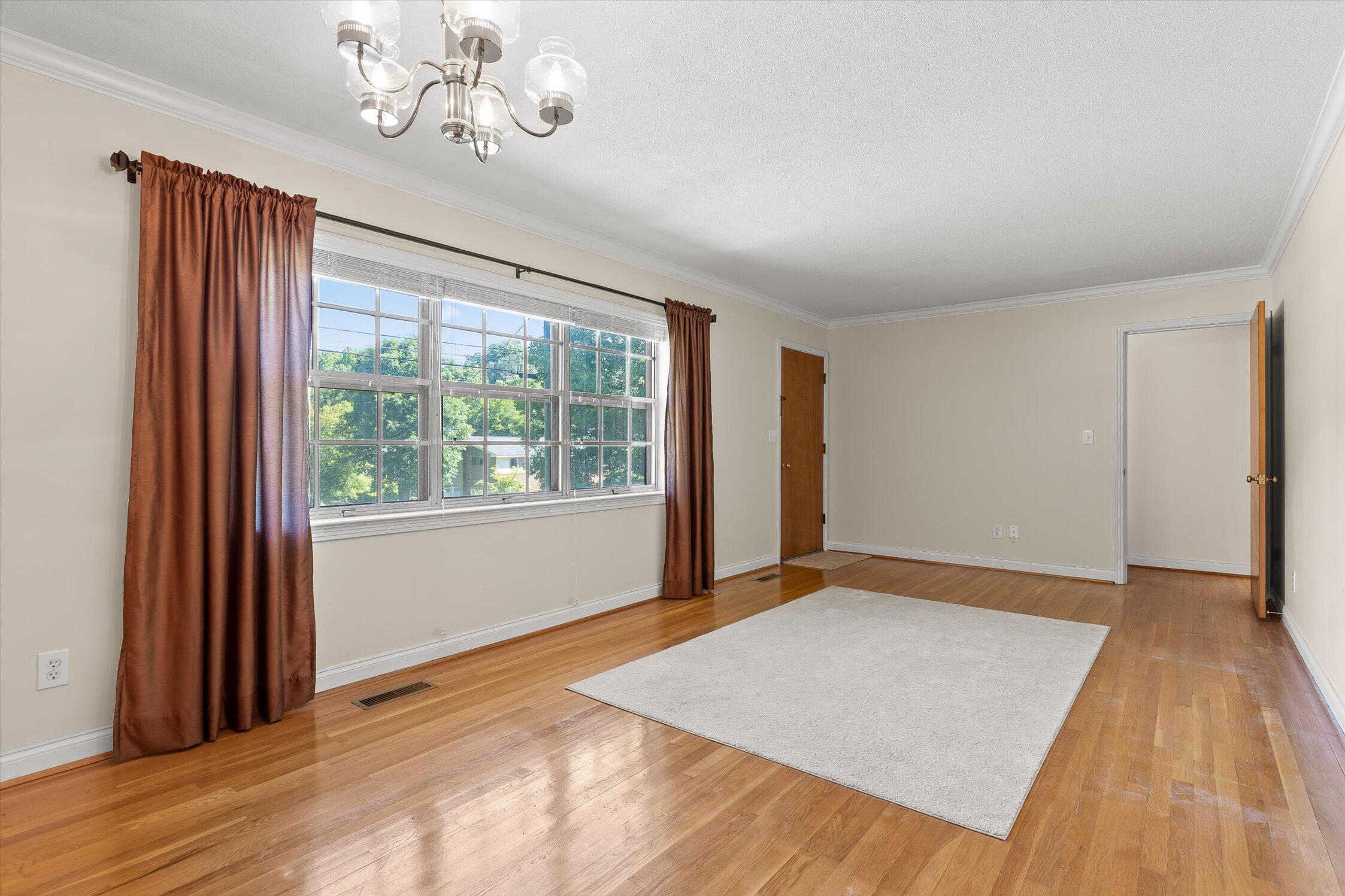 1324 Easy Lane