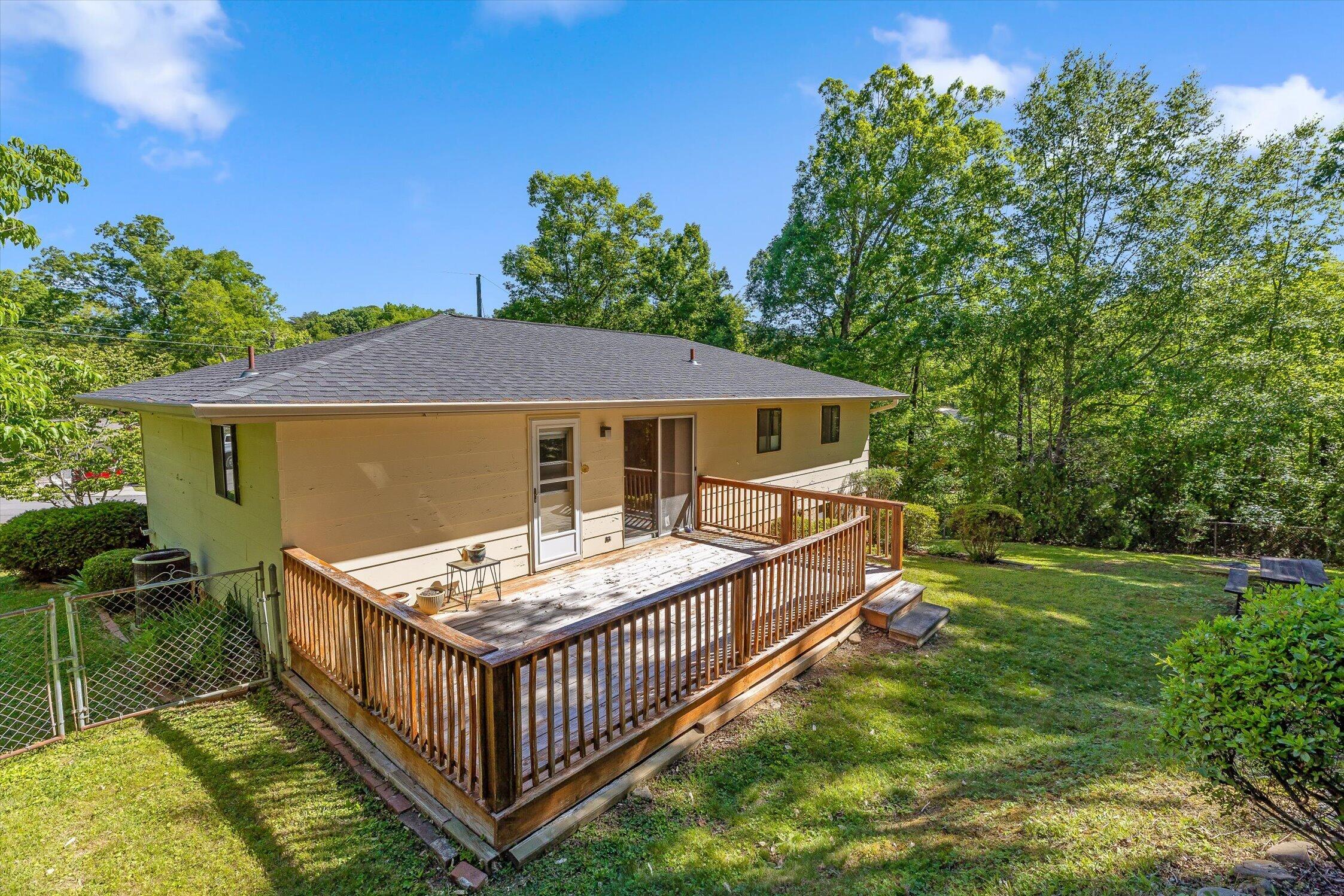 1324 Easy Lane