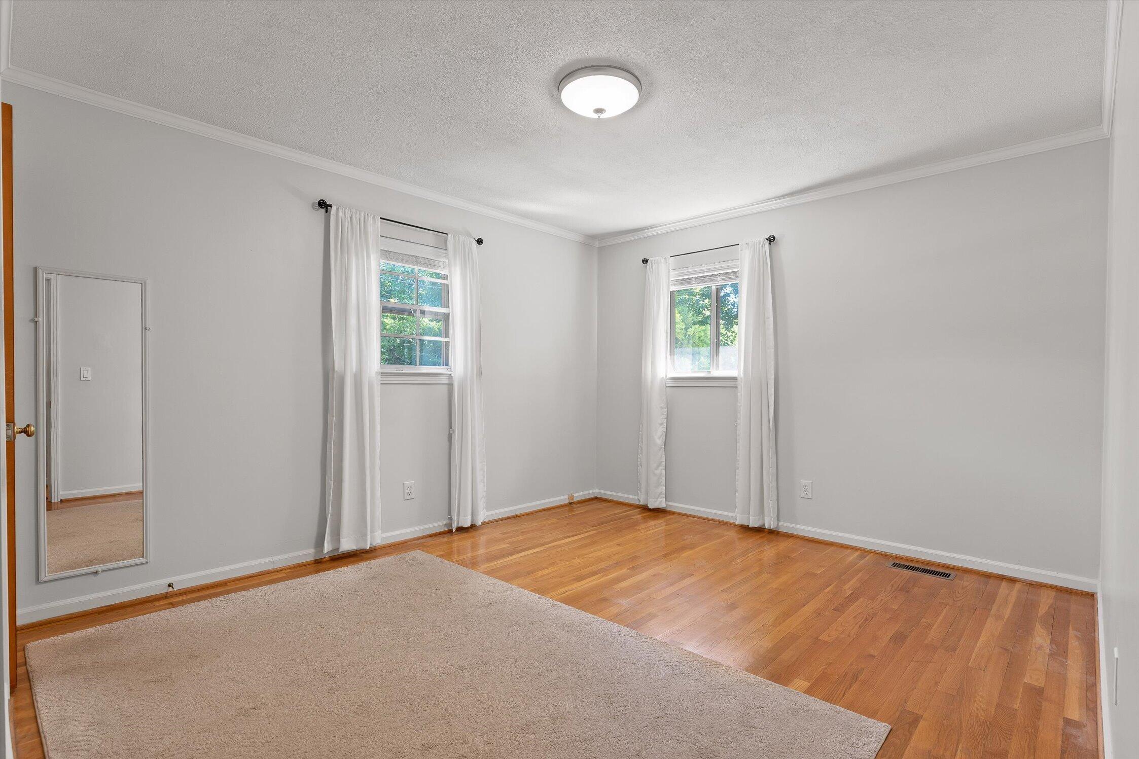 1324 Easy Lane