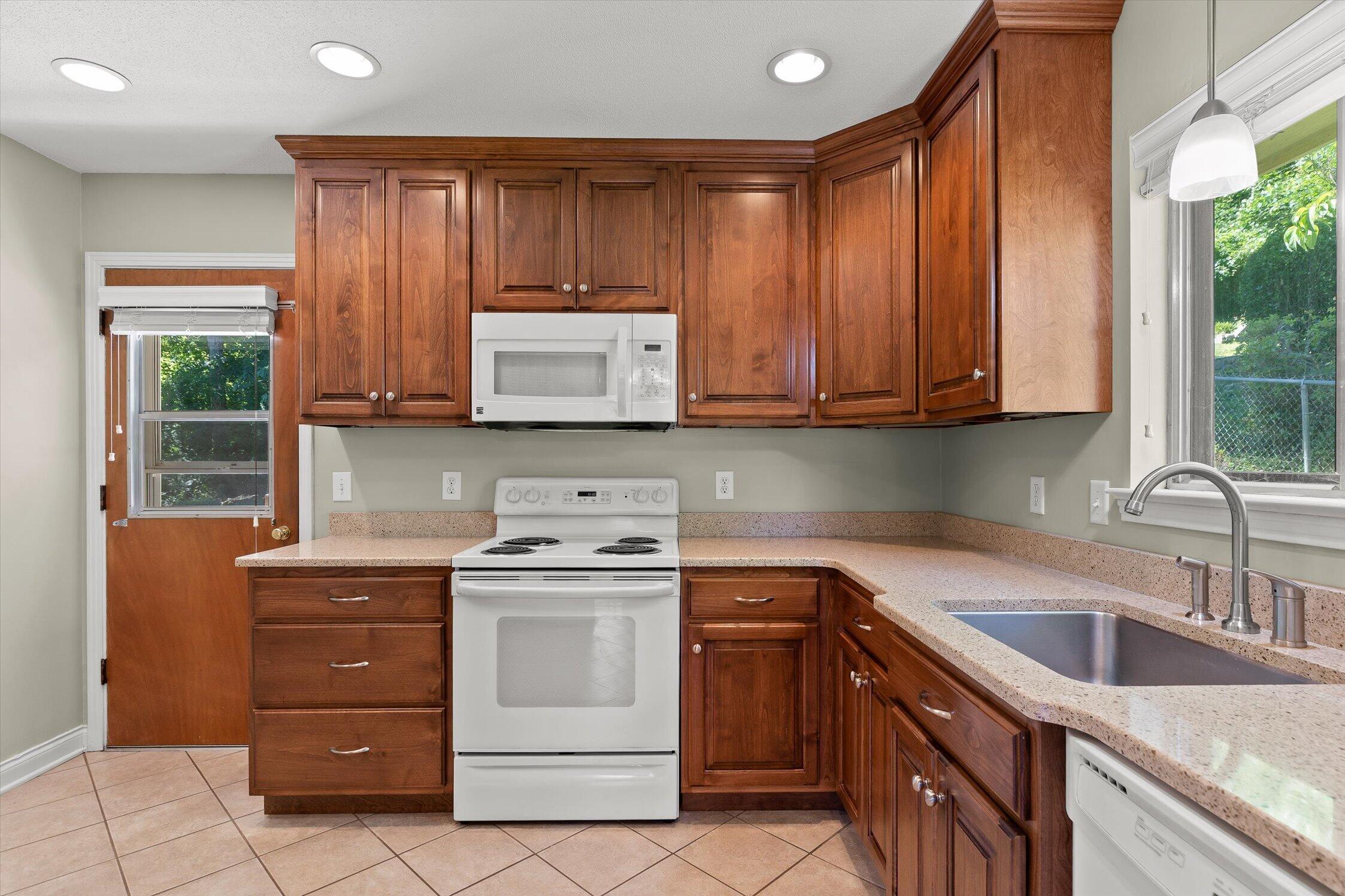 1324 Easy Lane