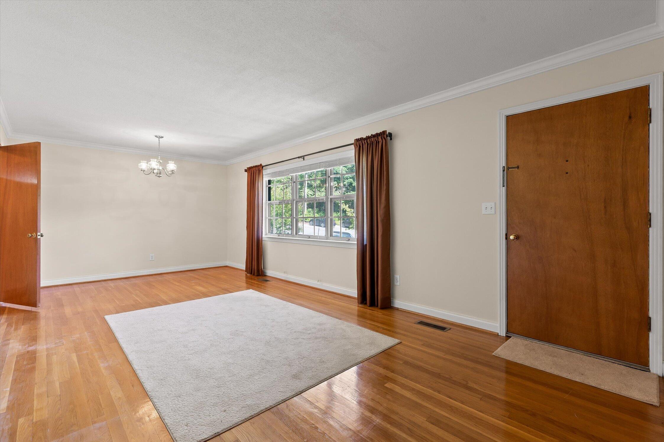 1324 Easy Lane