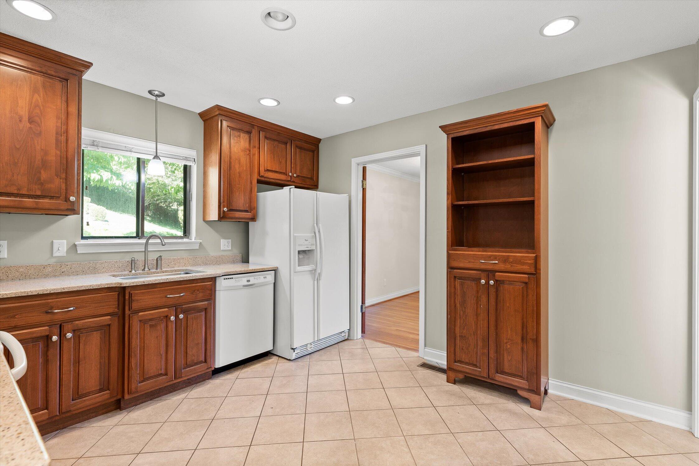 1324 Easy Lane