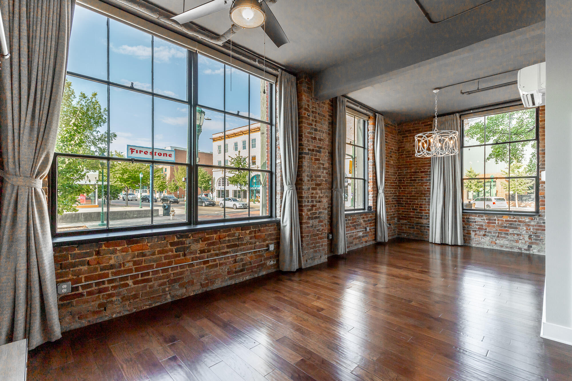 1301 Market Street, 106