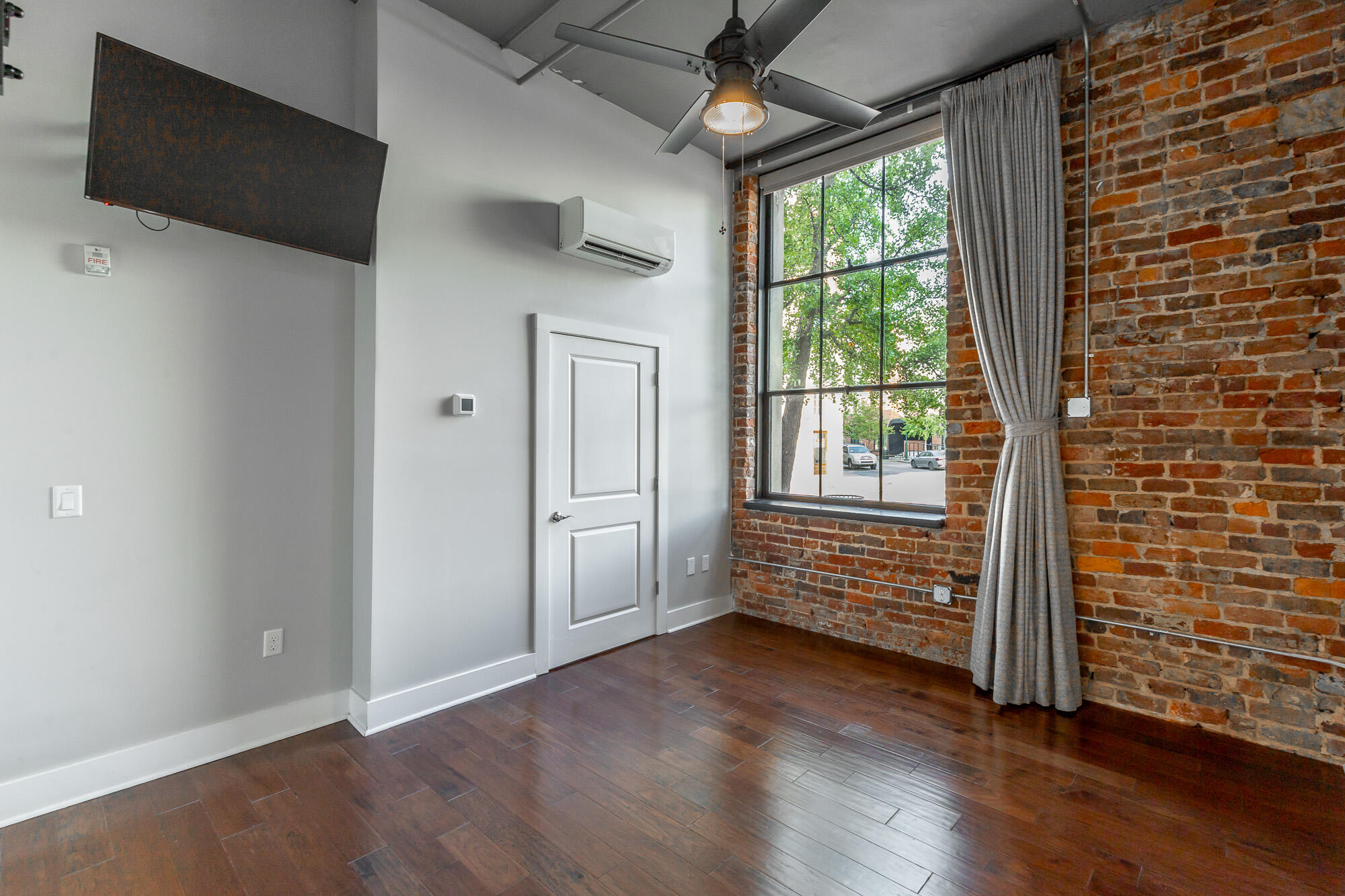 1301 Market Street, 106