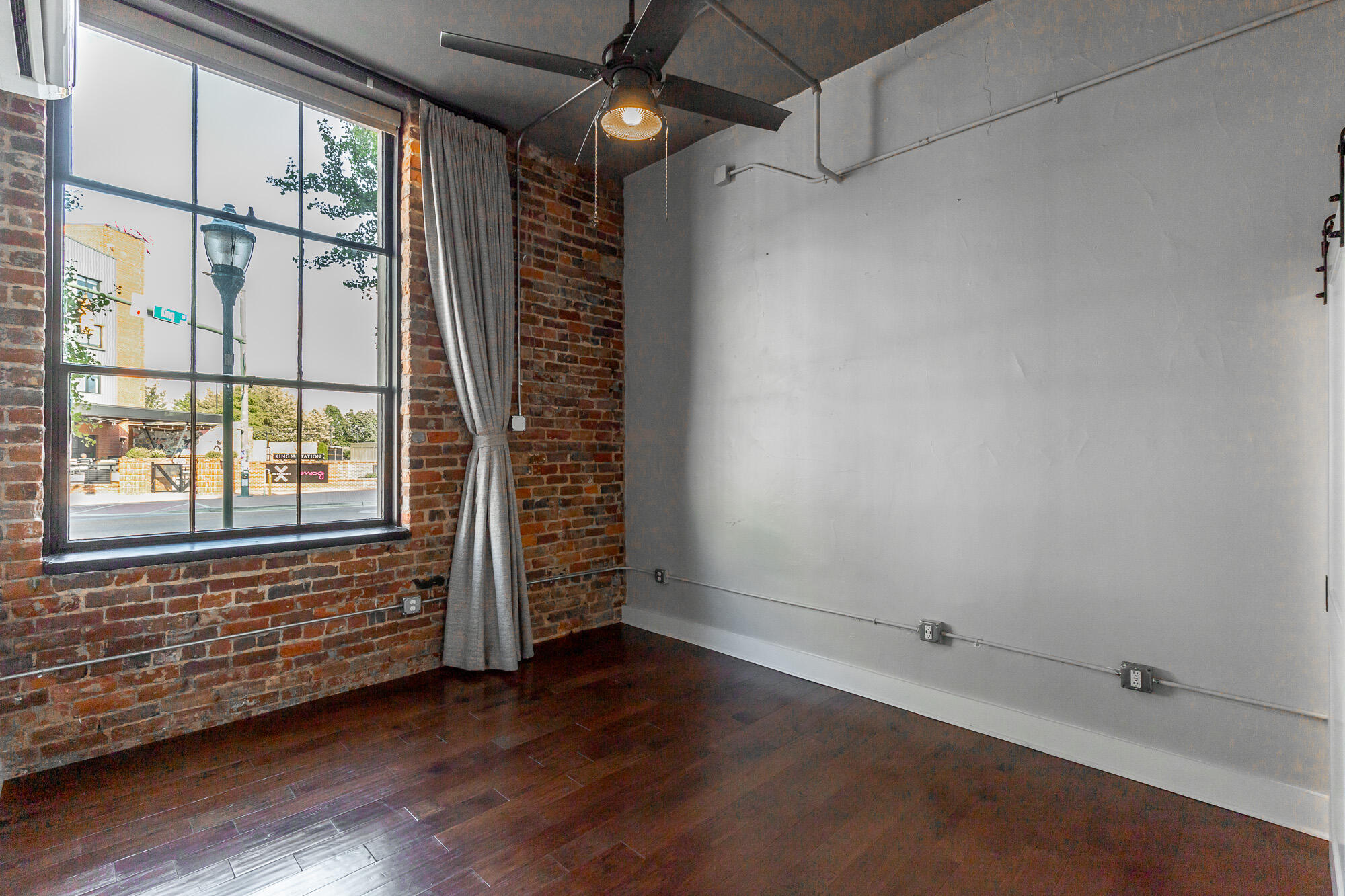1301 Market Street, 106