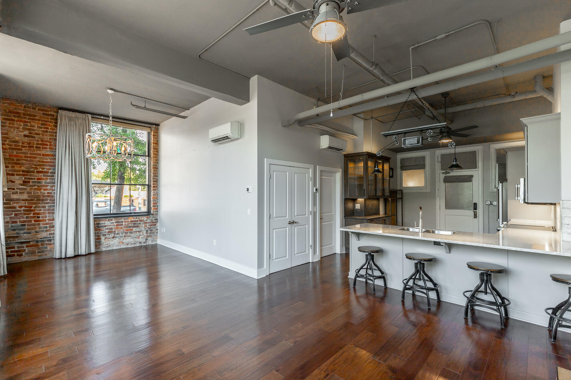 1301 Market Street, 106
