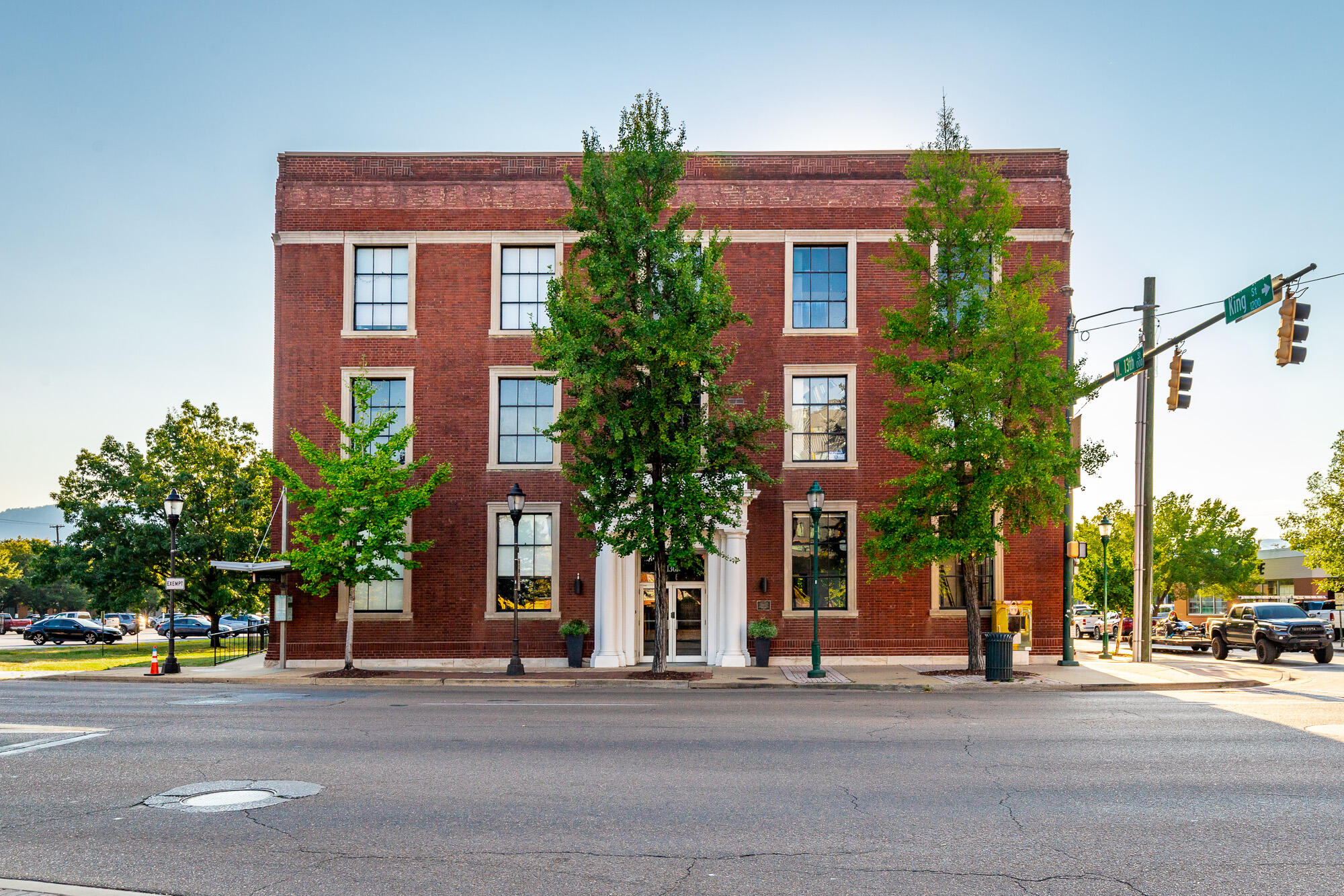 1301 Market Street, 106