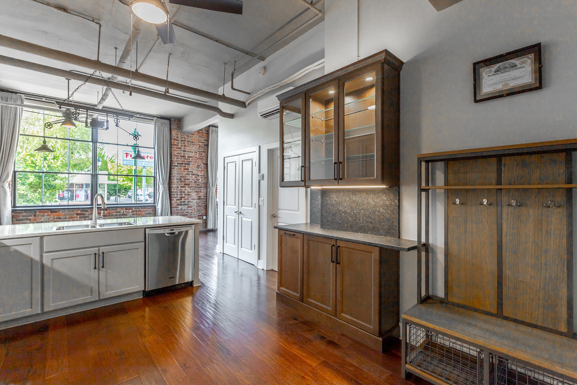 1301 Market Street, 106
