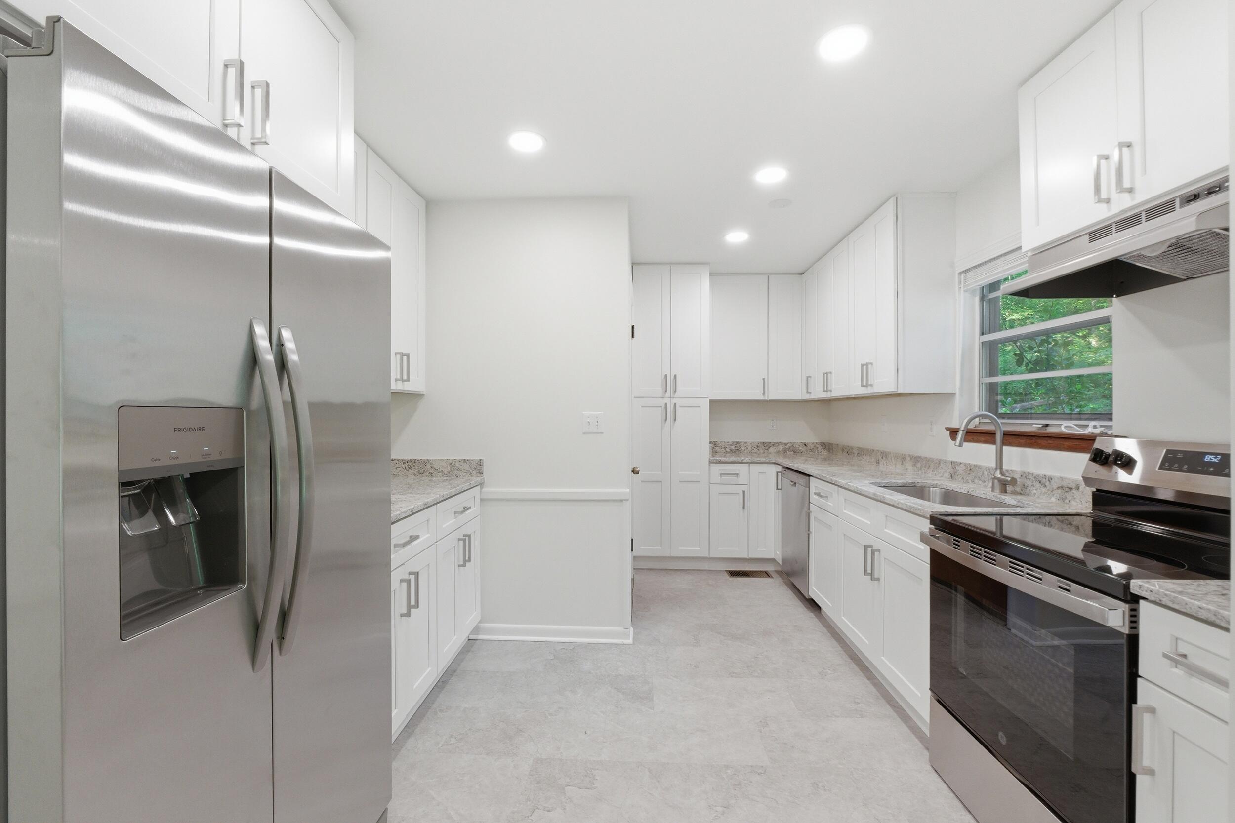 945 Brynwood Terrace