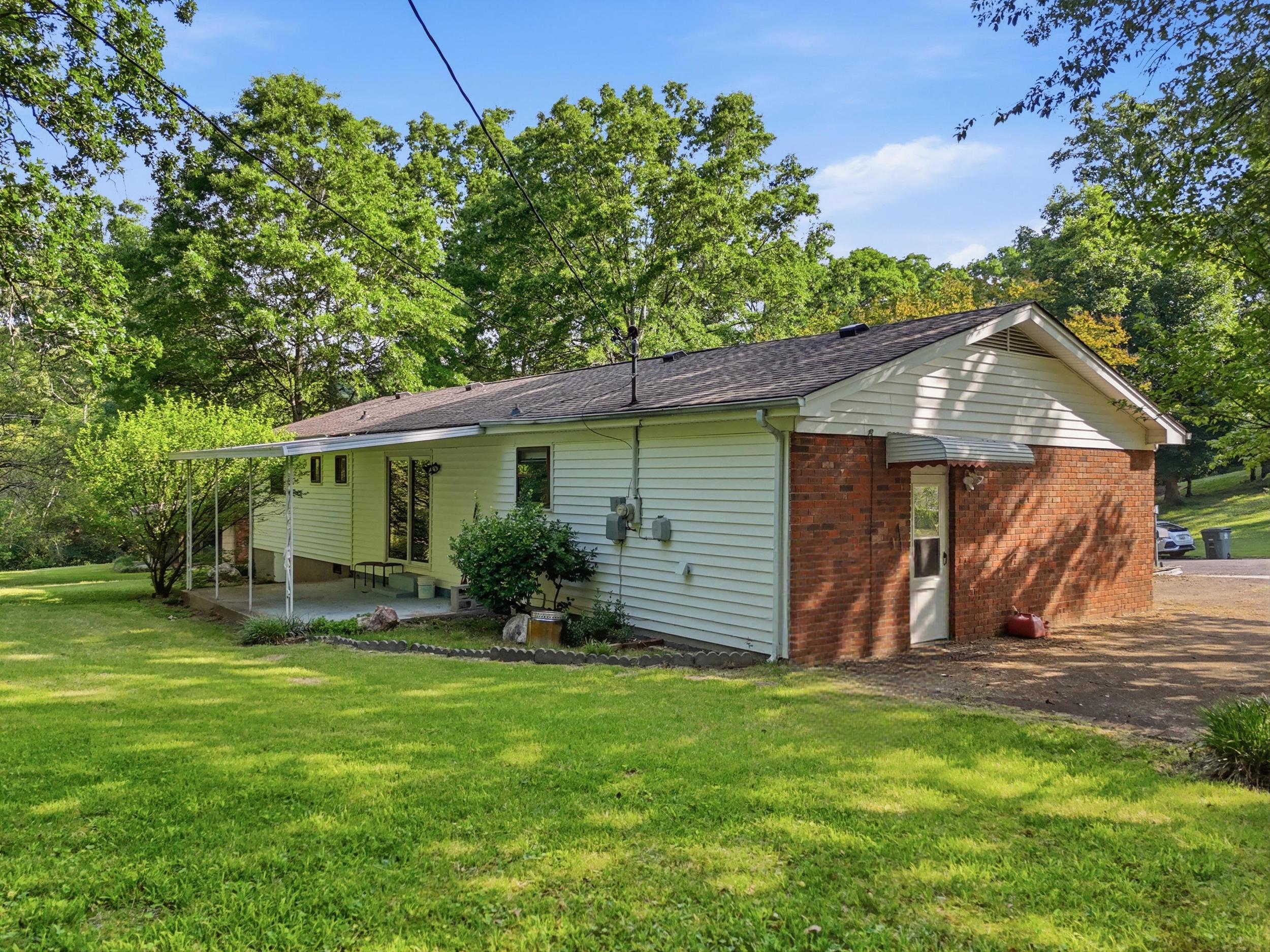 945 Brynwood Terrace