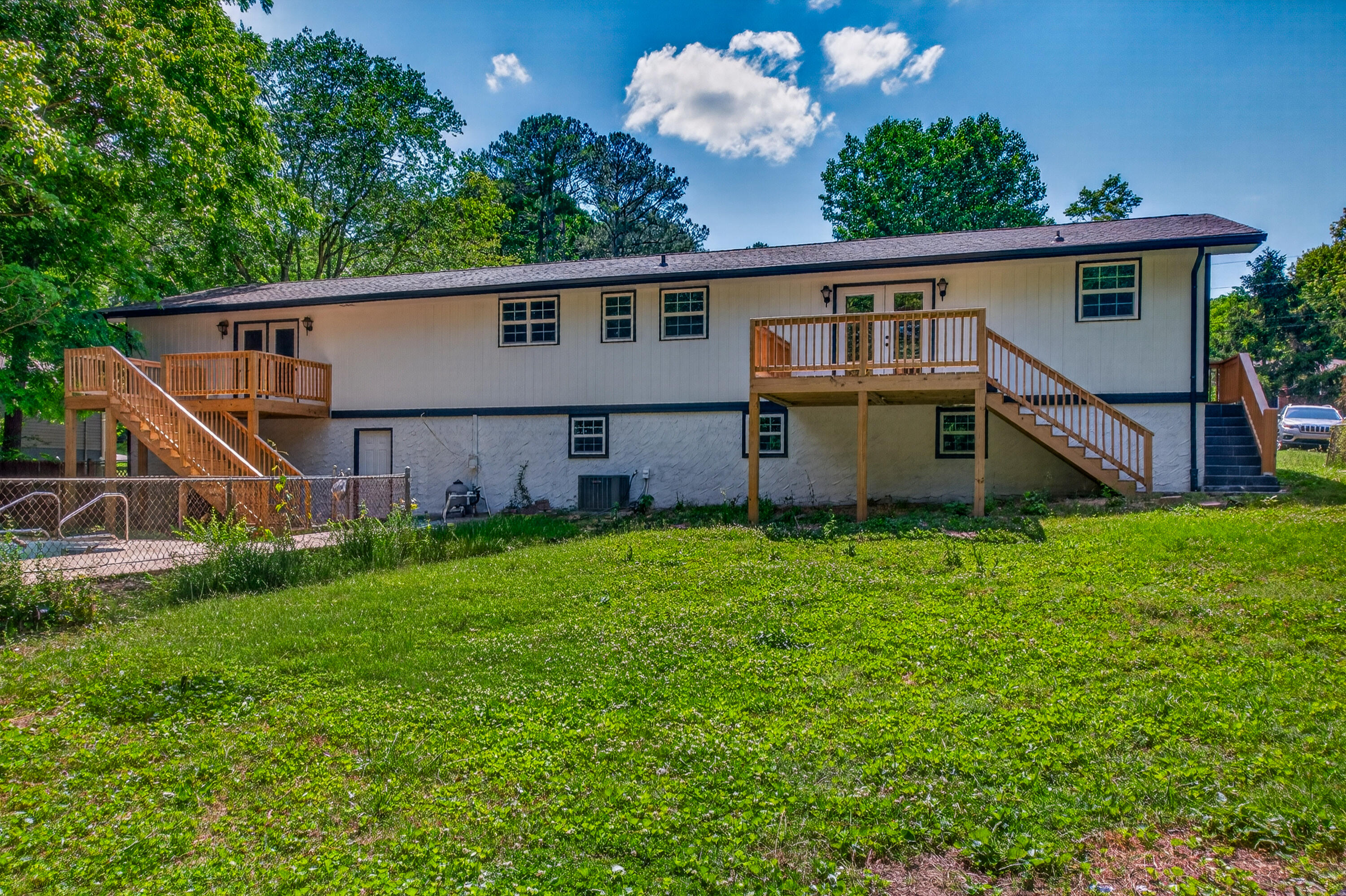 968 W Circle Drive