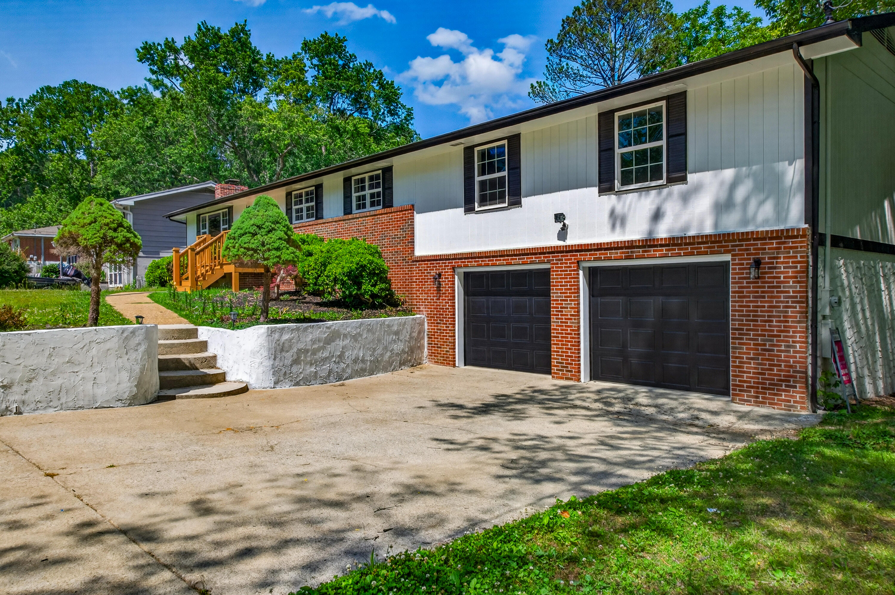 968 W Circle Drive