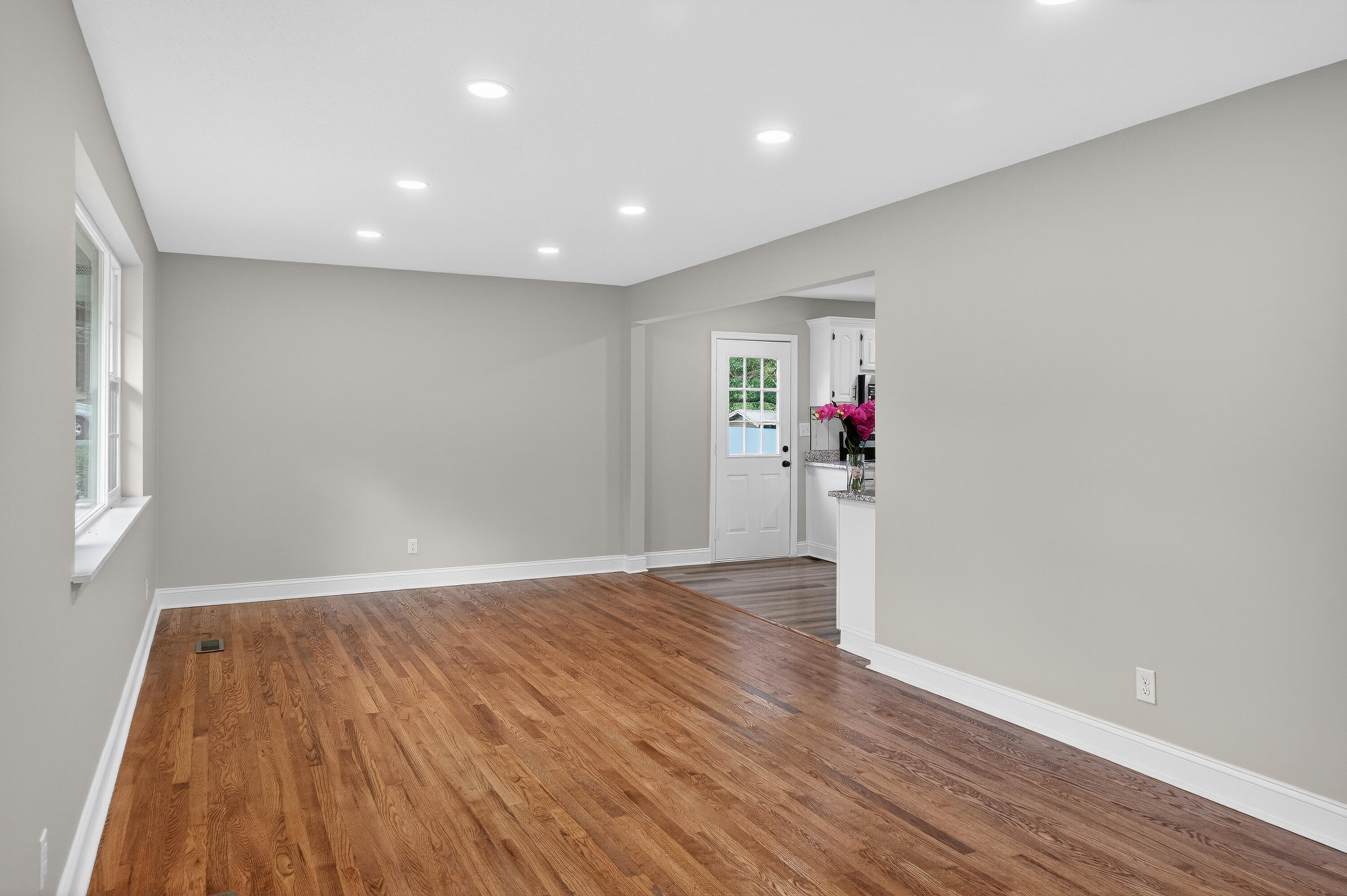 968 W Circle Drive