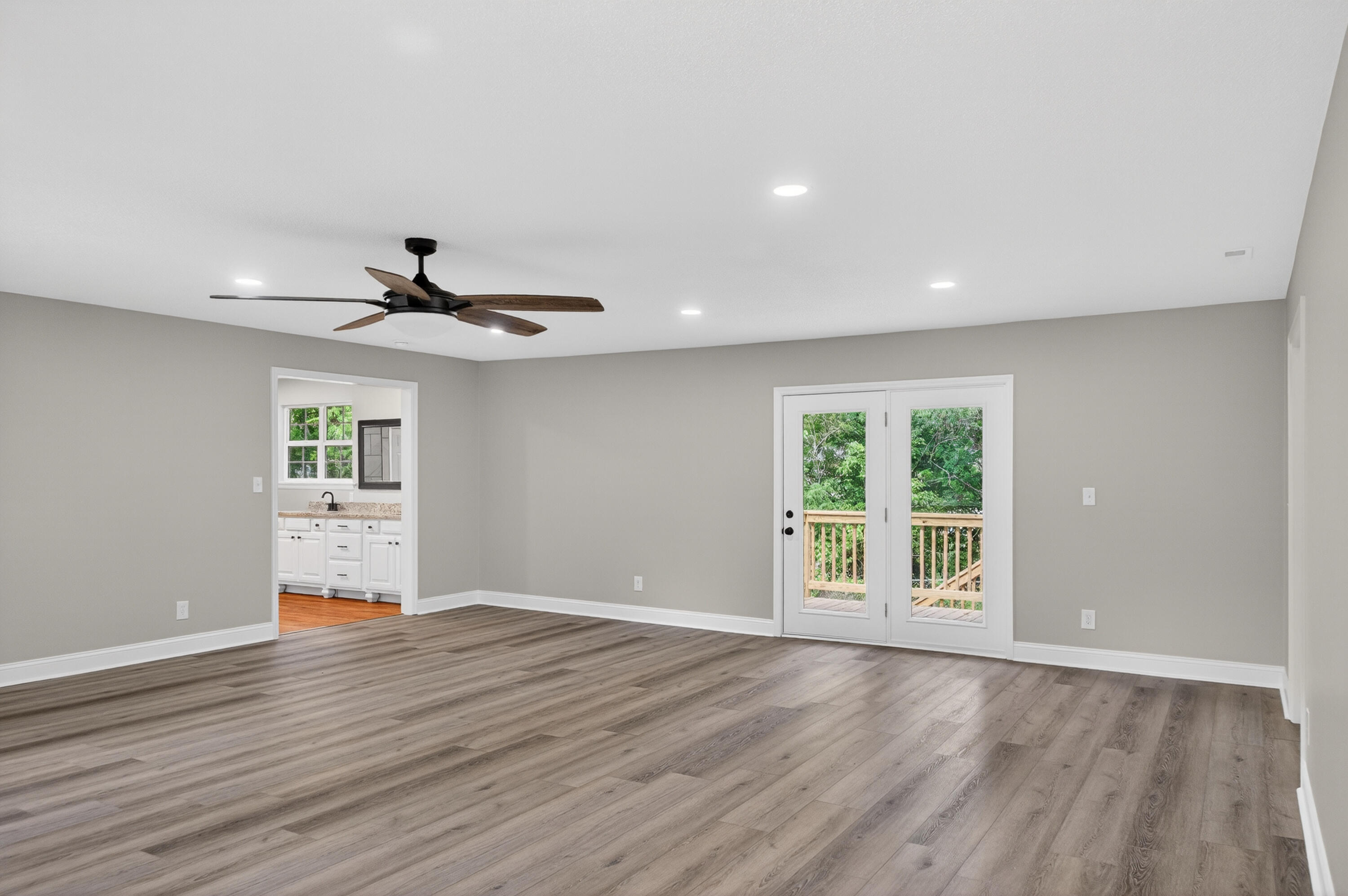 968 W Circle Drive