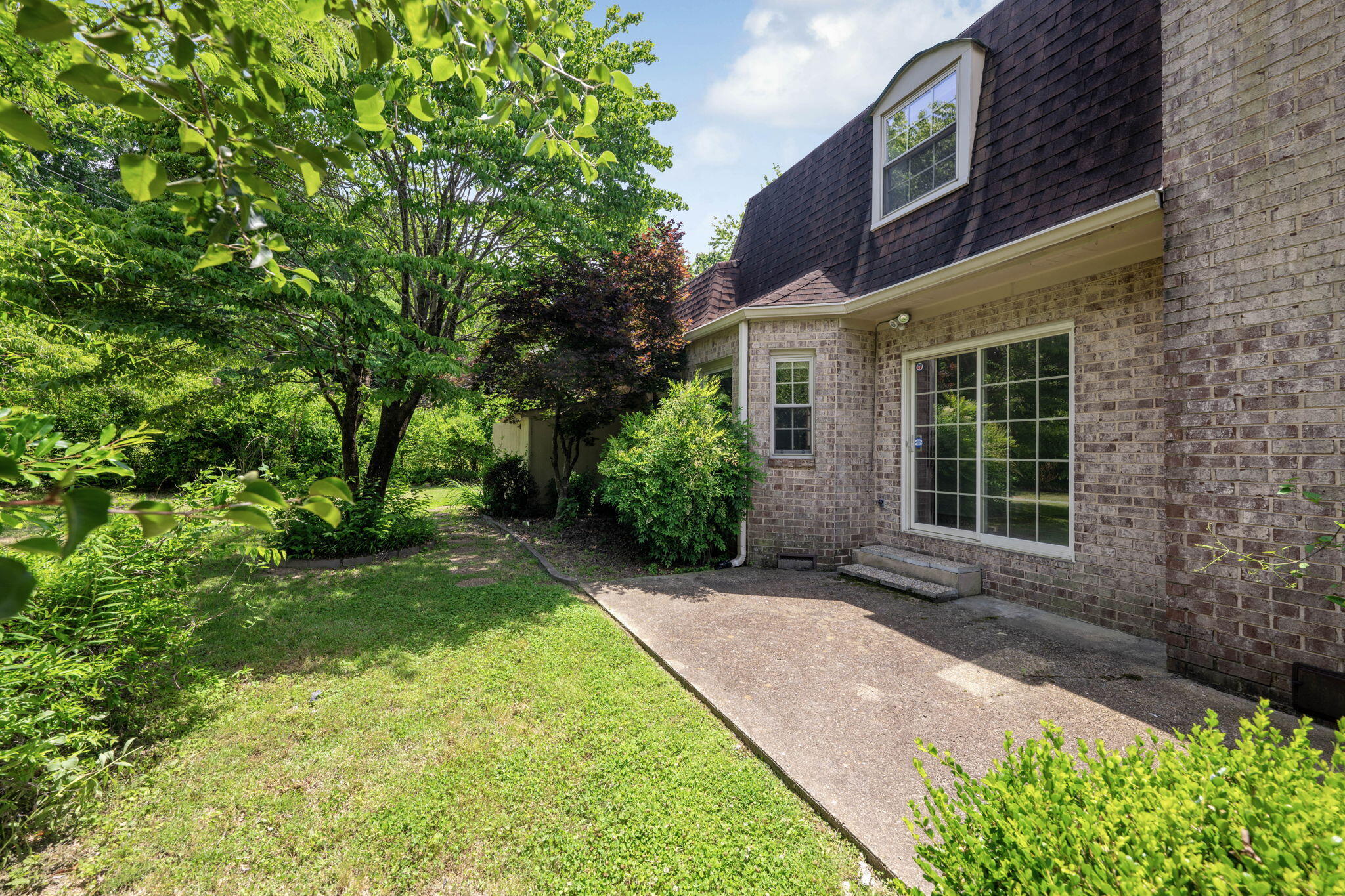 7015 Leslie Dell Lane