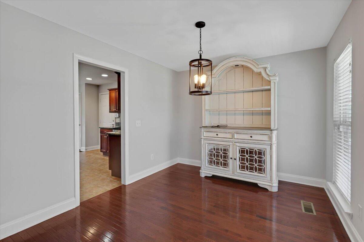 340 Gladstone Drive