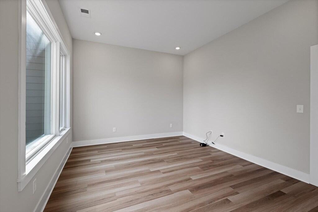 825 Burnside Place