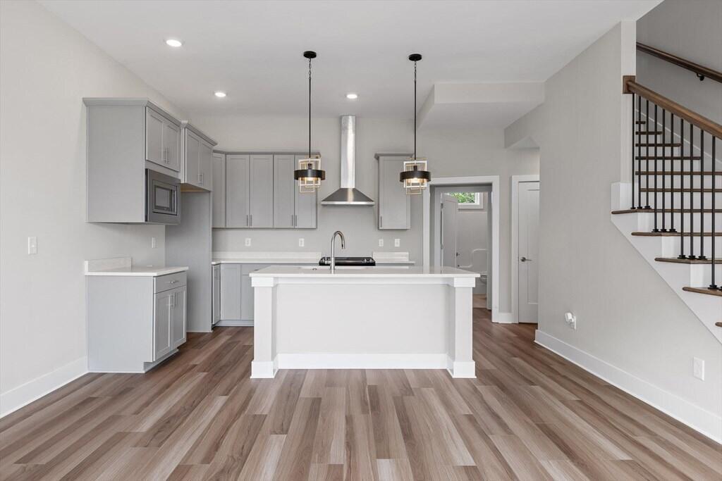 825 Burnside Place