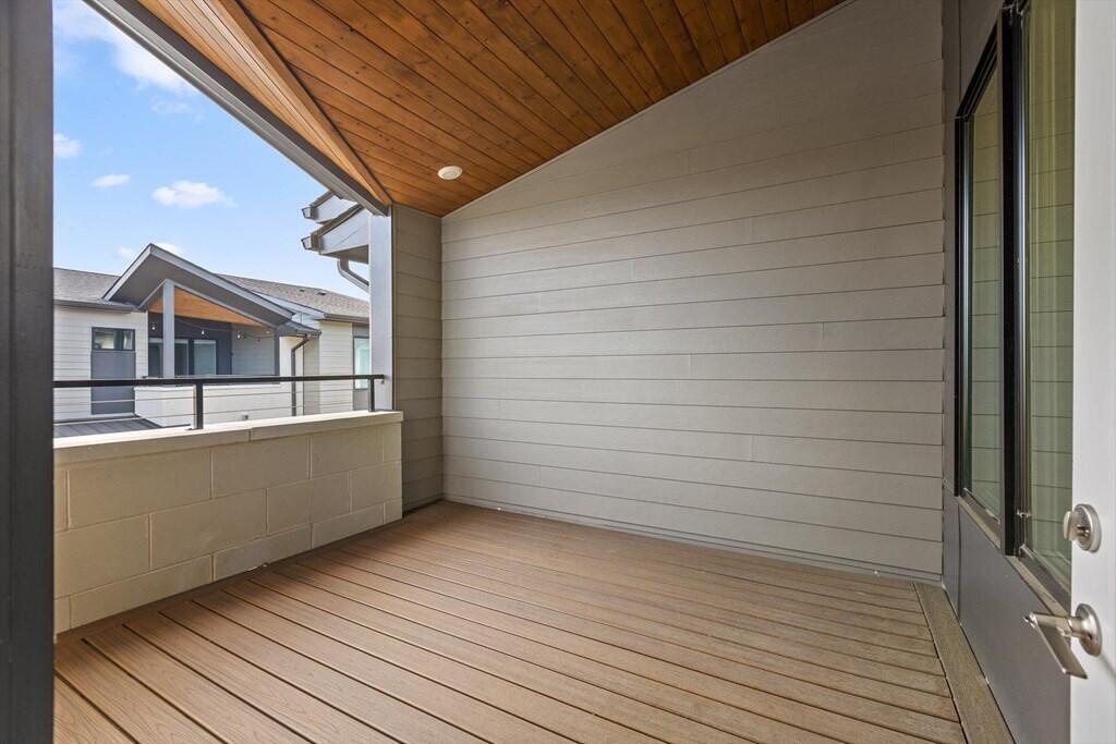 825 Burnside Place