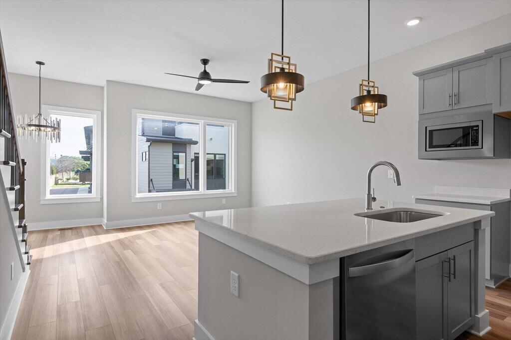 825 Burnside Place