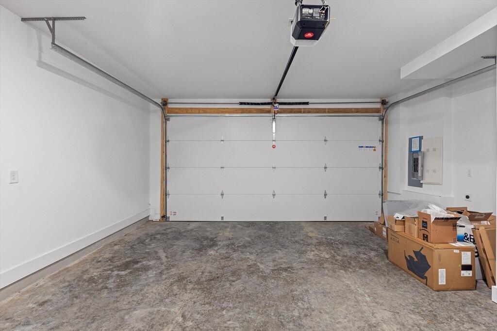 825 Burnside Place