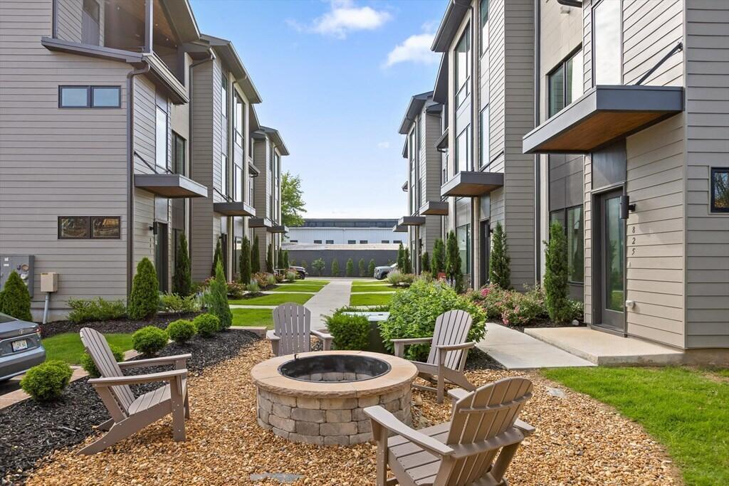 825 Burnside Place