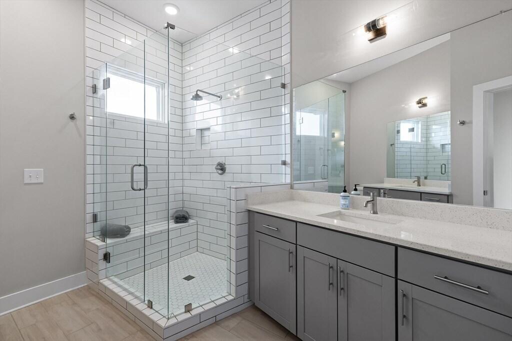825 Burnside Place