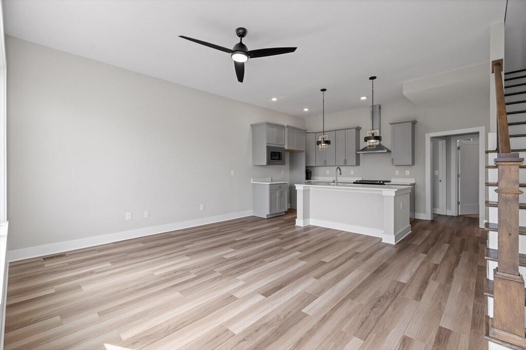 825 Burnside Place