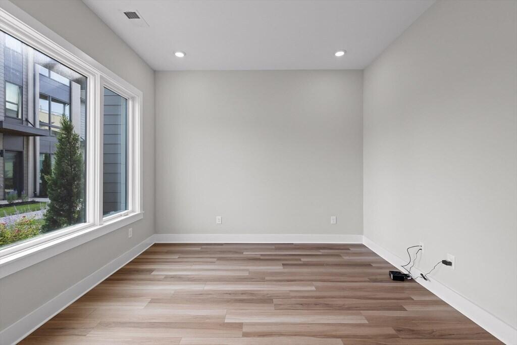 825 Burnside Place