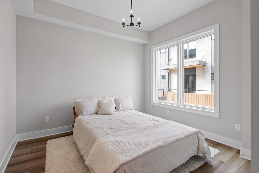 825 Burnside Place