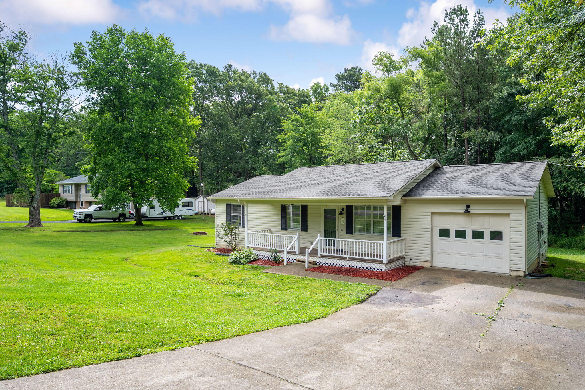 109 Peach Tree Circle NE