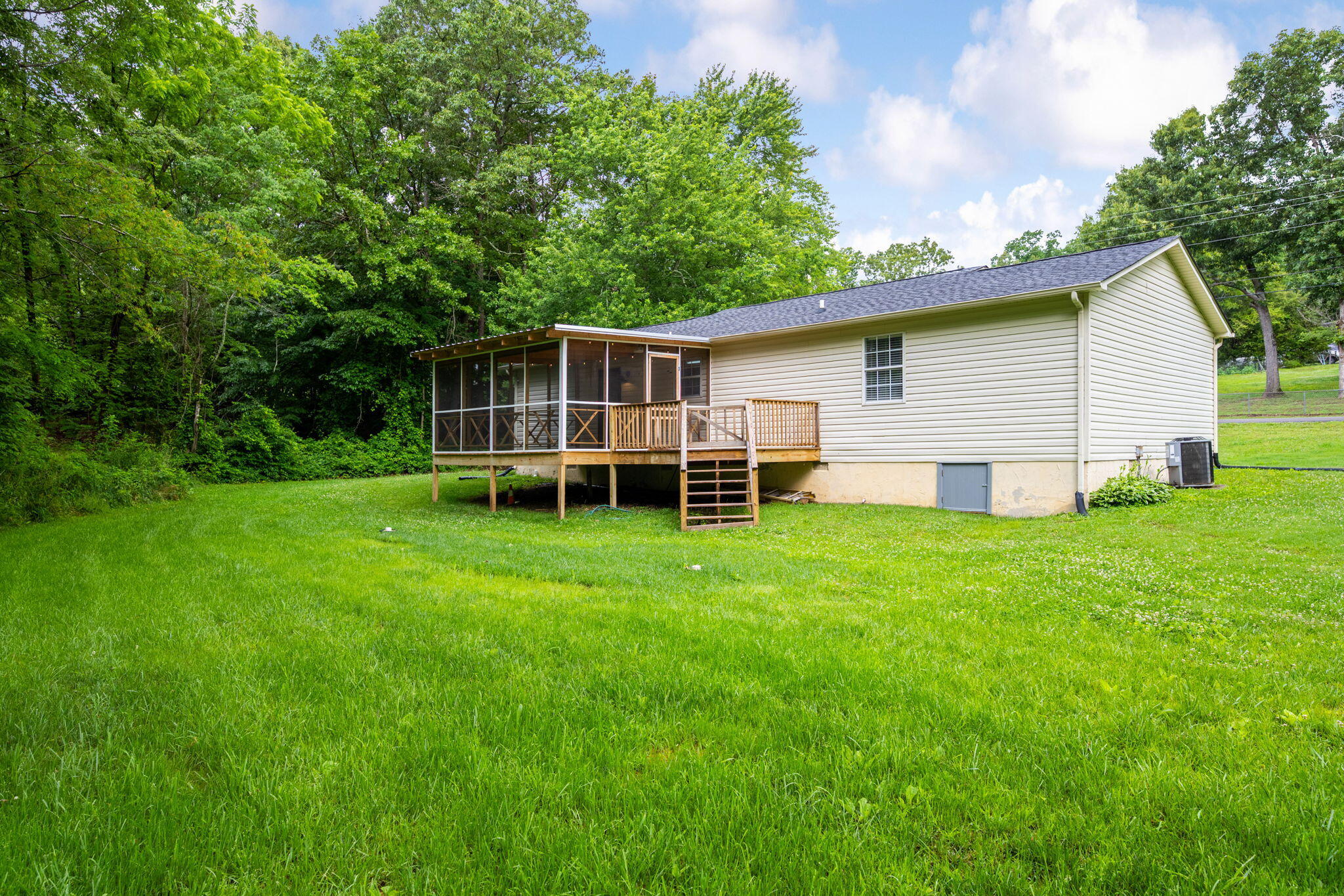 109 Peach Tree Circle NE