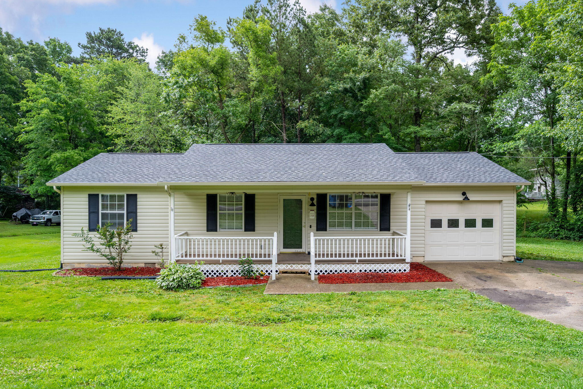 109 Peach Tree Circle NE