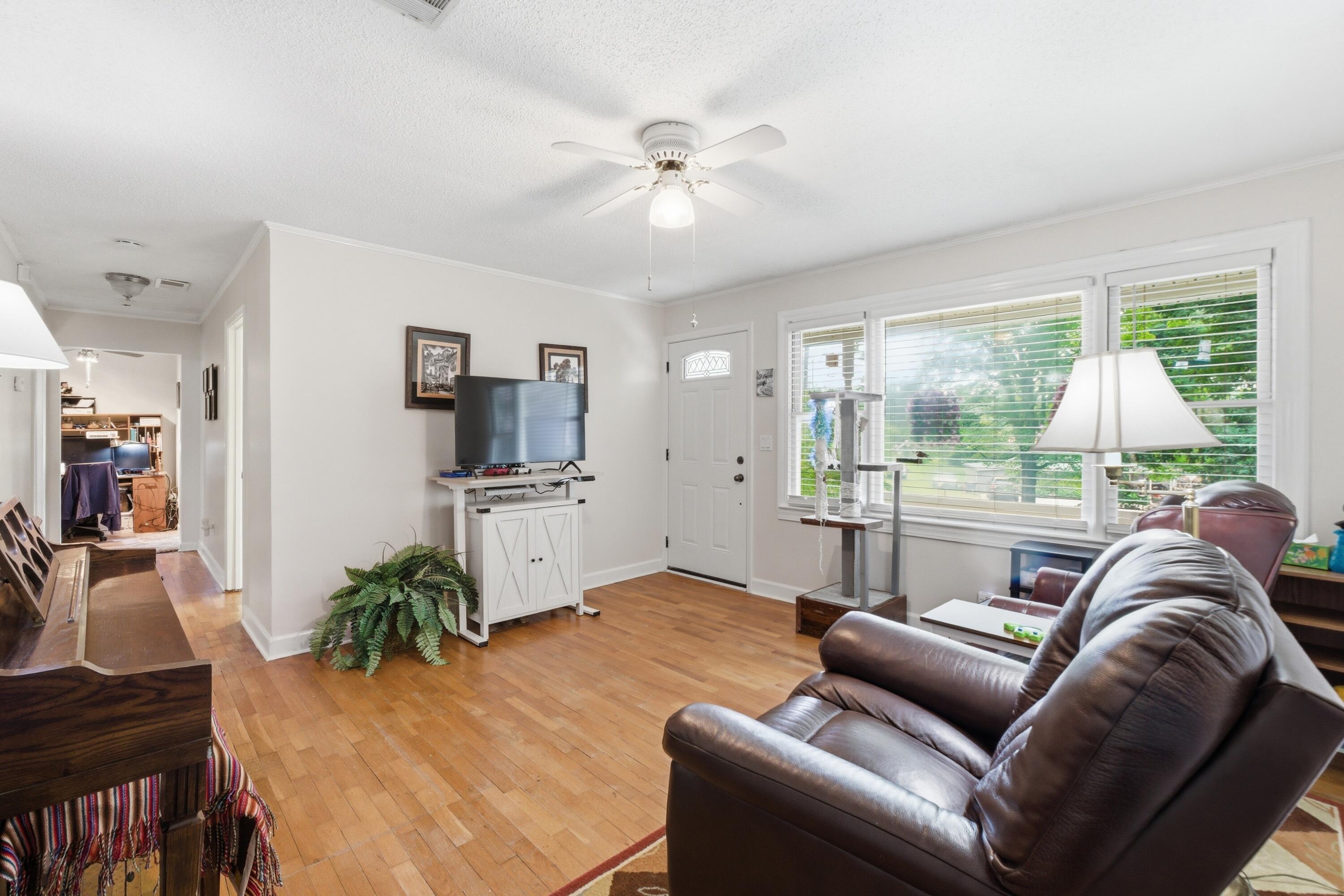 1873 Crow Valley Road NW