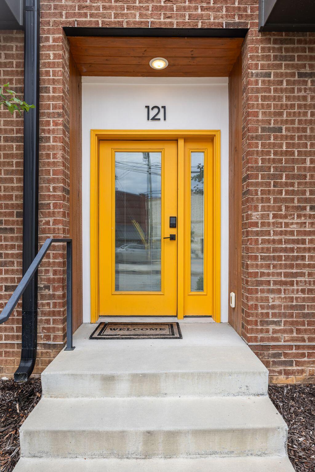 121 Old Mountain Road, 121