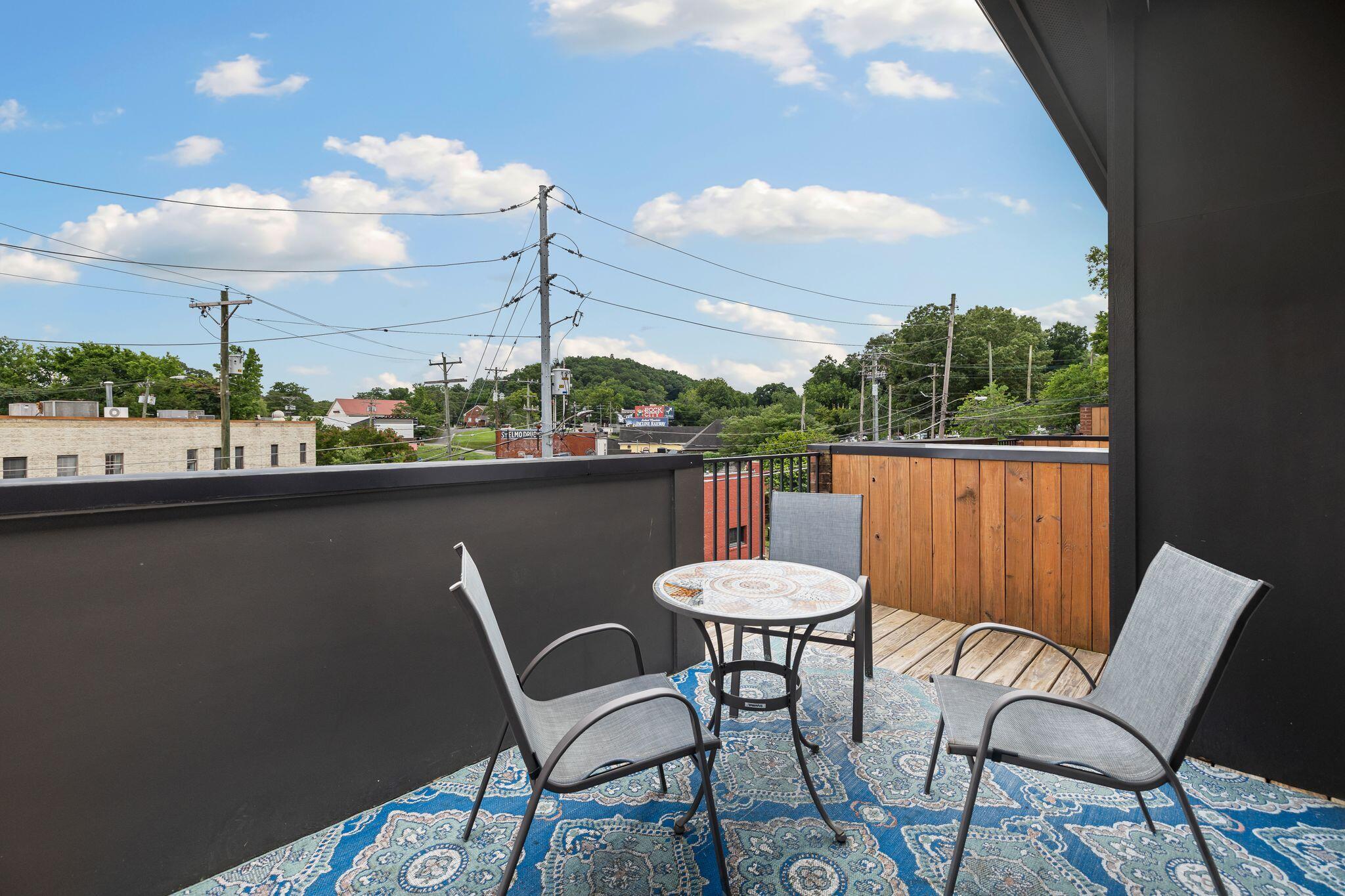 121 Old Mountain Road, 121