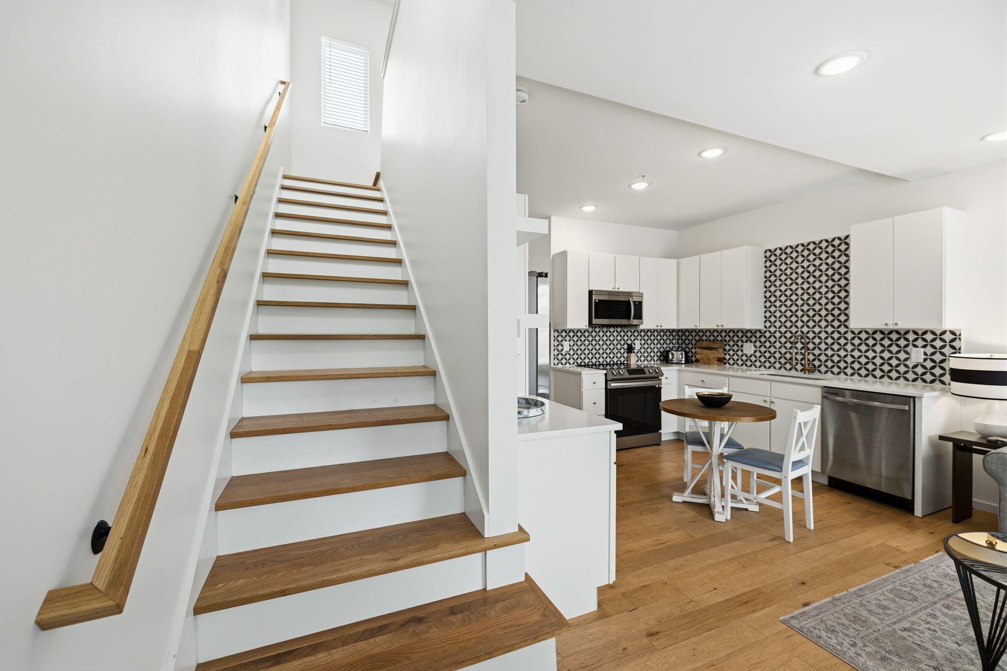 121 Old Mountain Road, 121