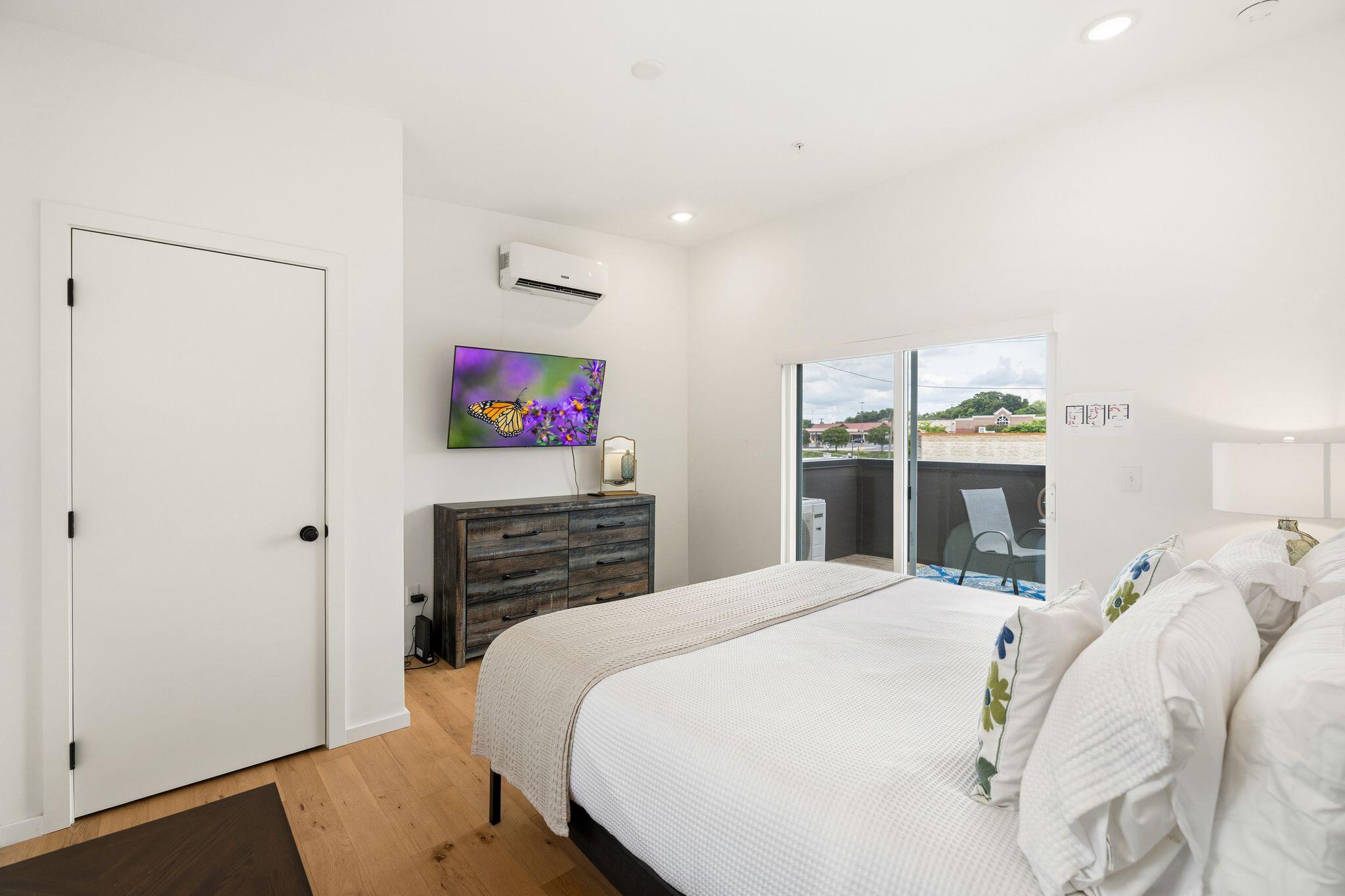 121 Old Mountain Road, 121