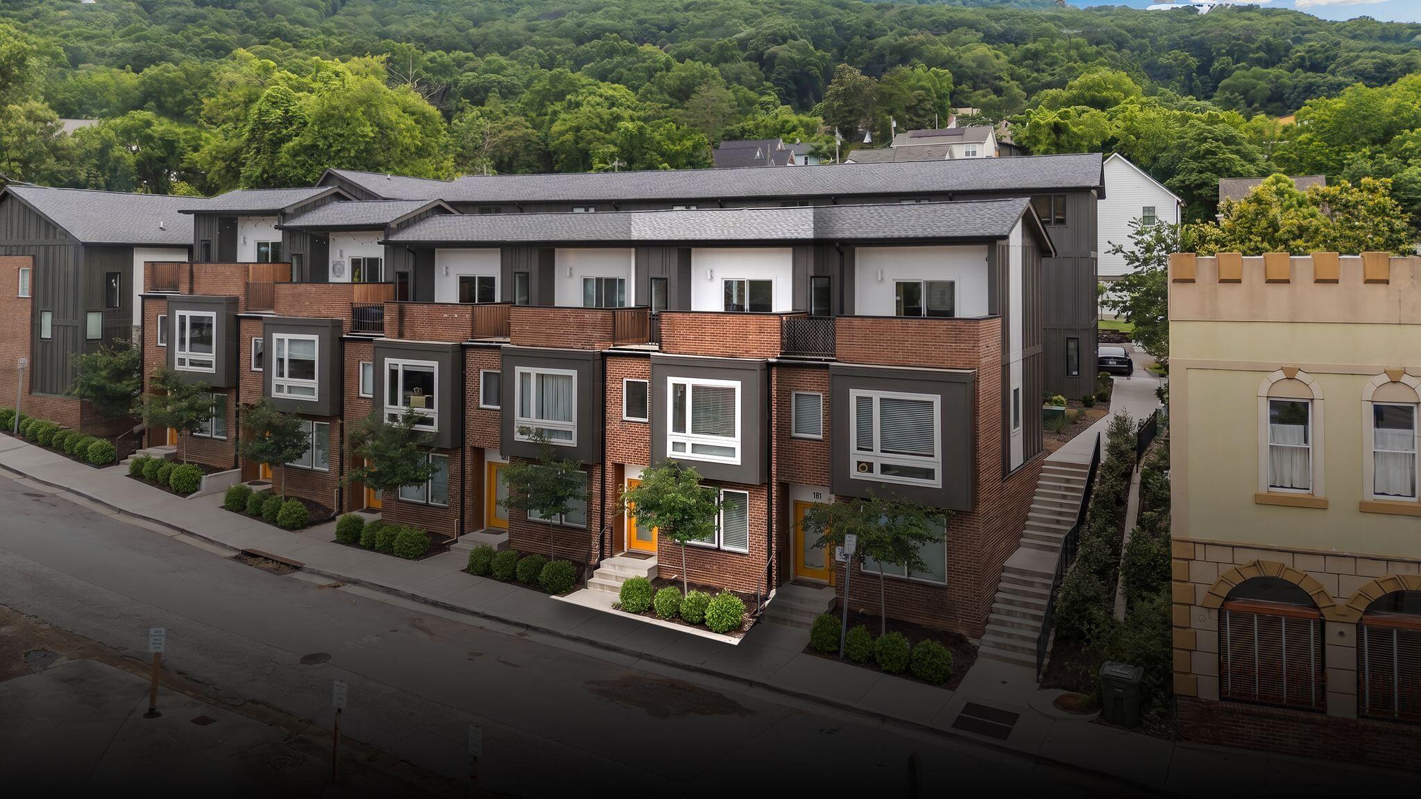 121 Old Mountain Road, 121